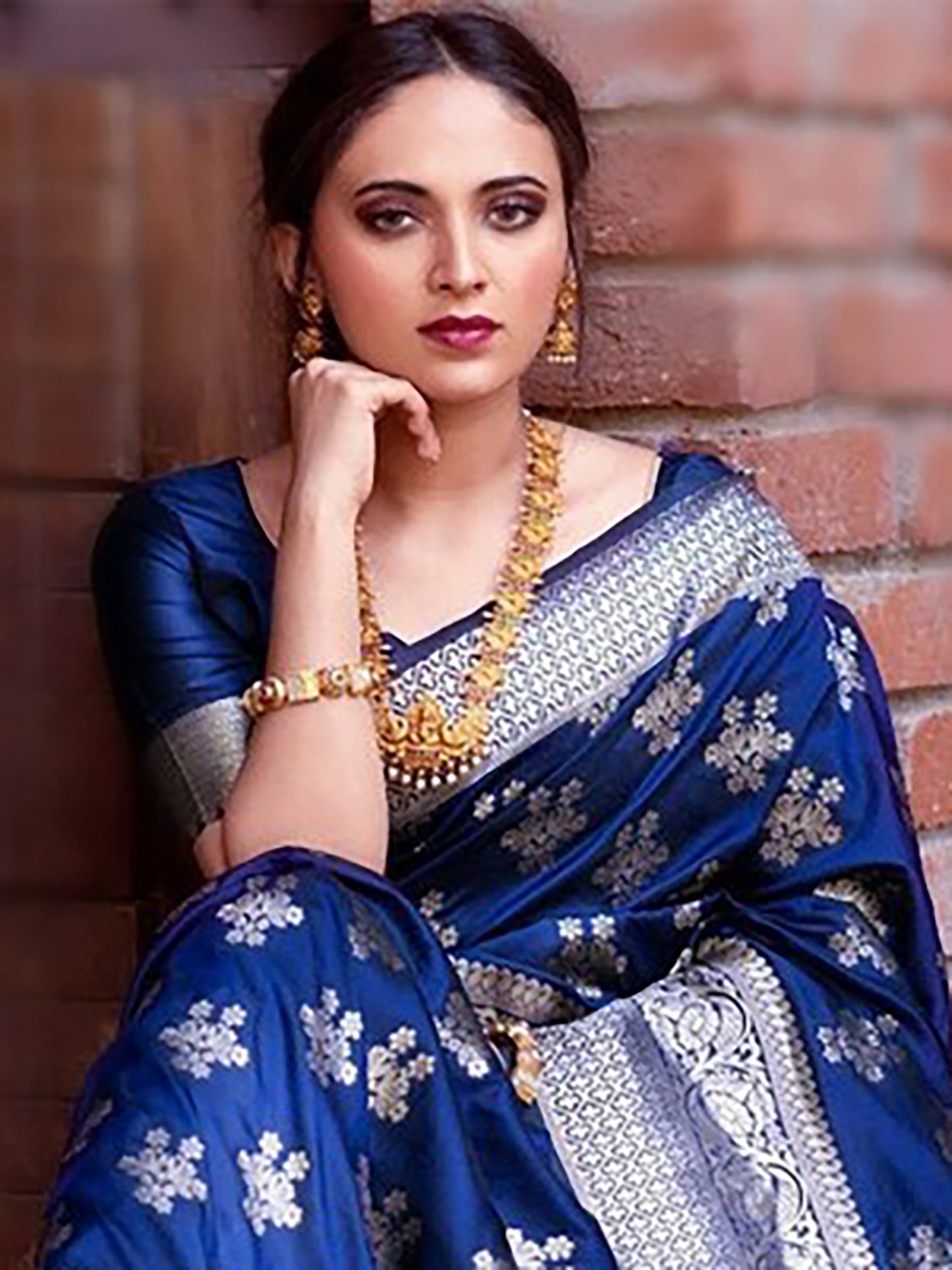 Women's Silk Blend Blue Woven Design Designer Saree With Blouse Piece