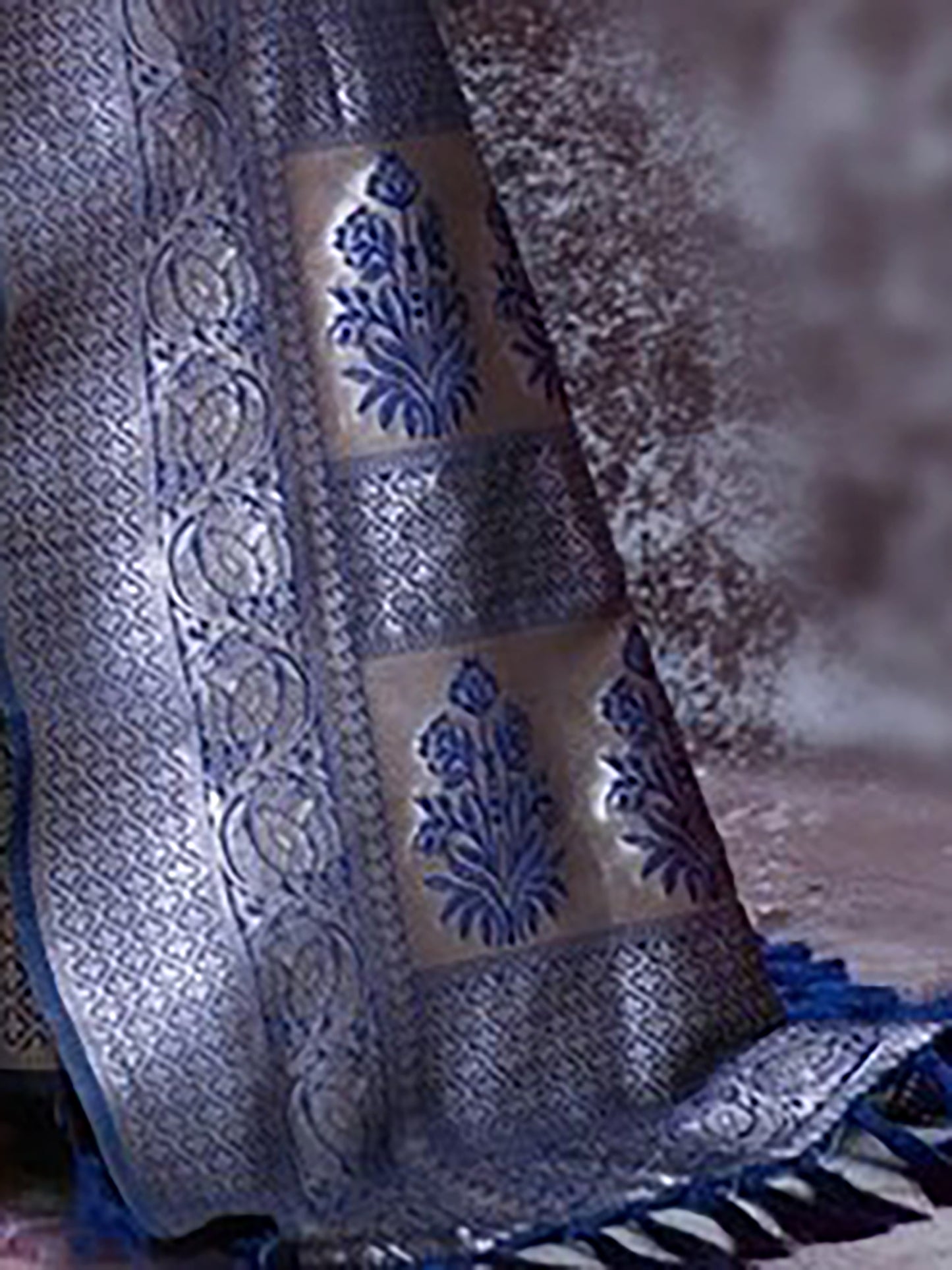 Women's Silk Blend Blue Woven Design Designer Saree With Blouse Piece