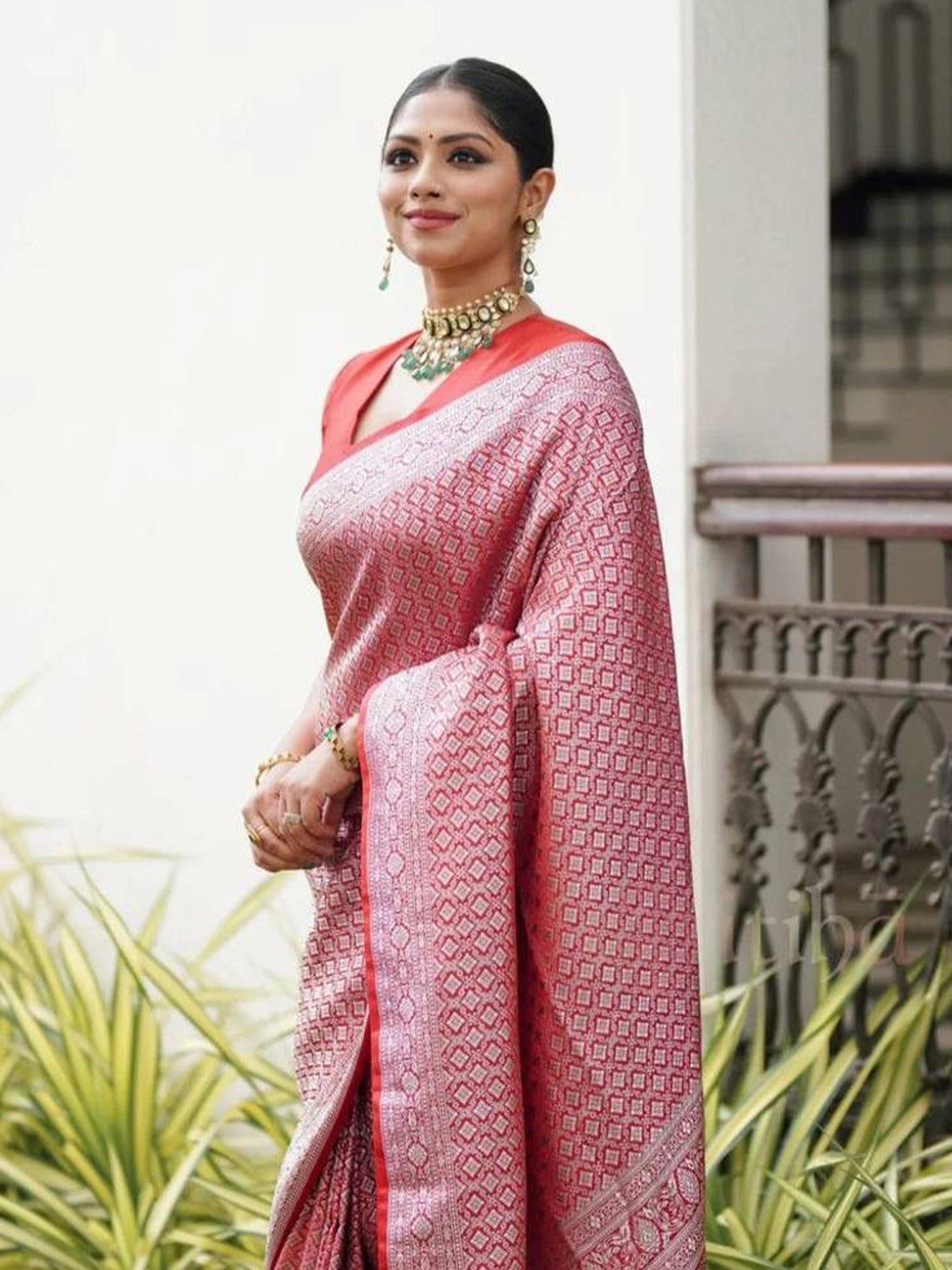 Women's Silk Blend Red Woven Design Designer Saree With Blouse Piece