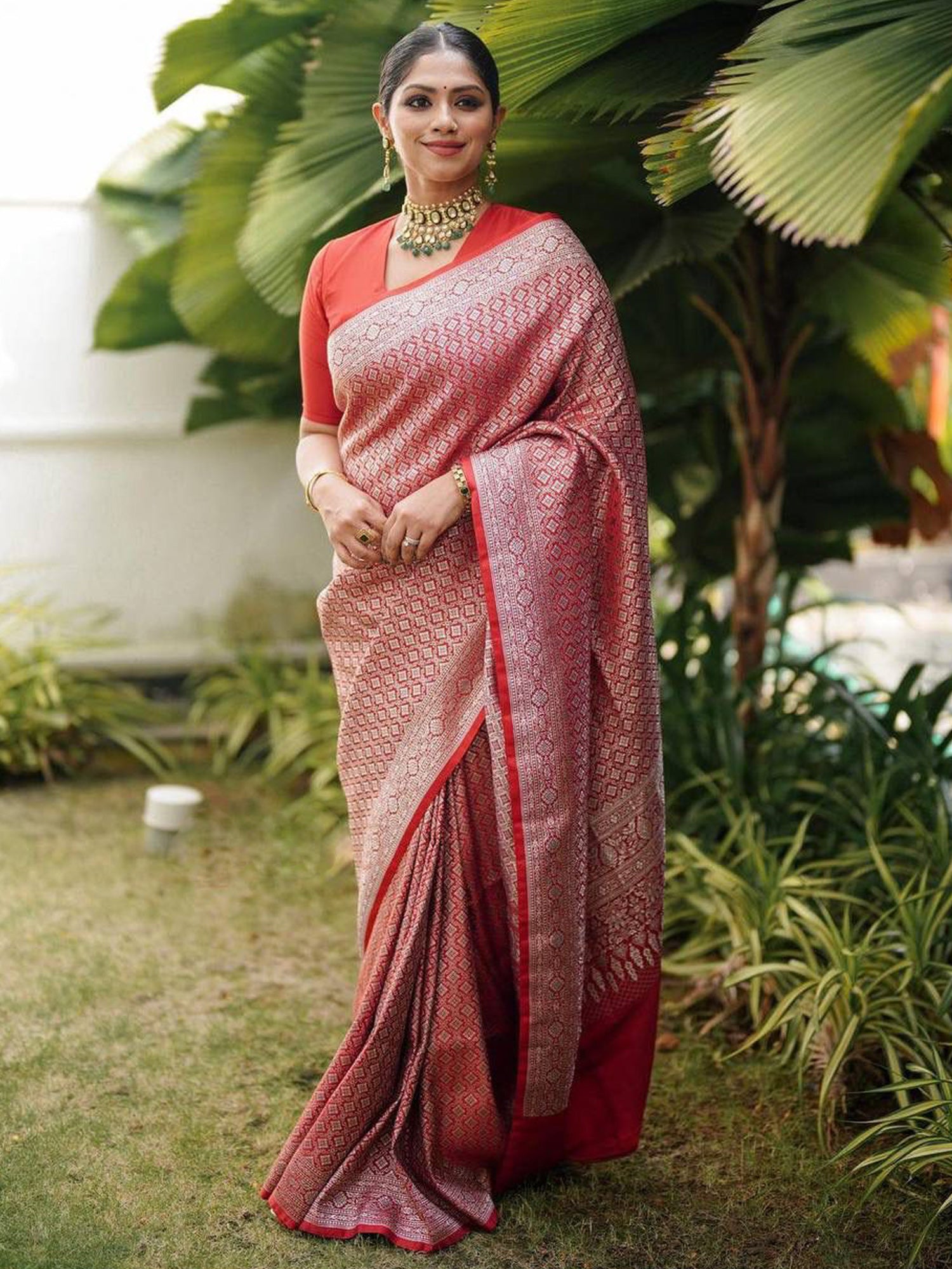 Women's Silk Blend Red Woven Design Designer Saree With Blouse Piece