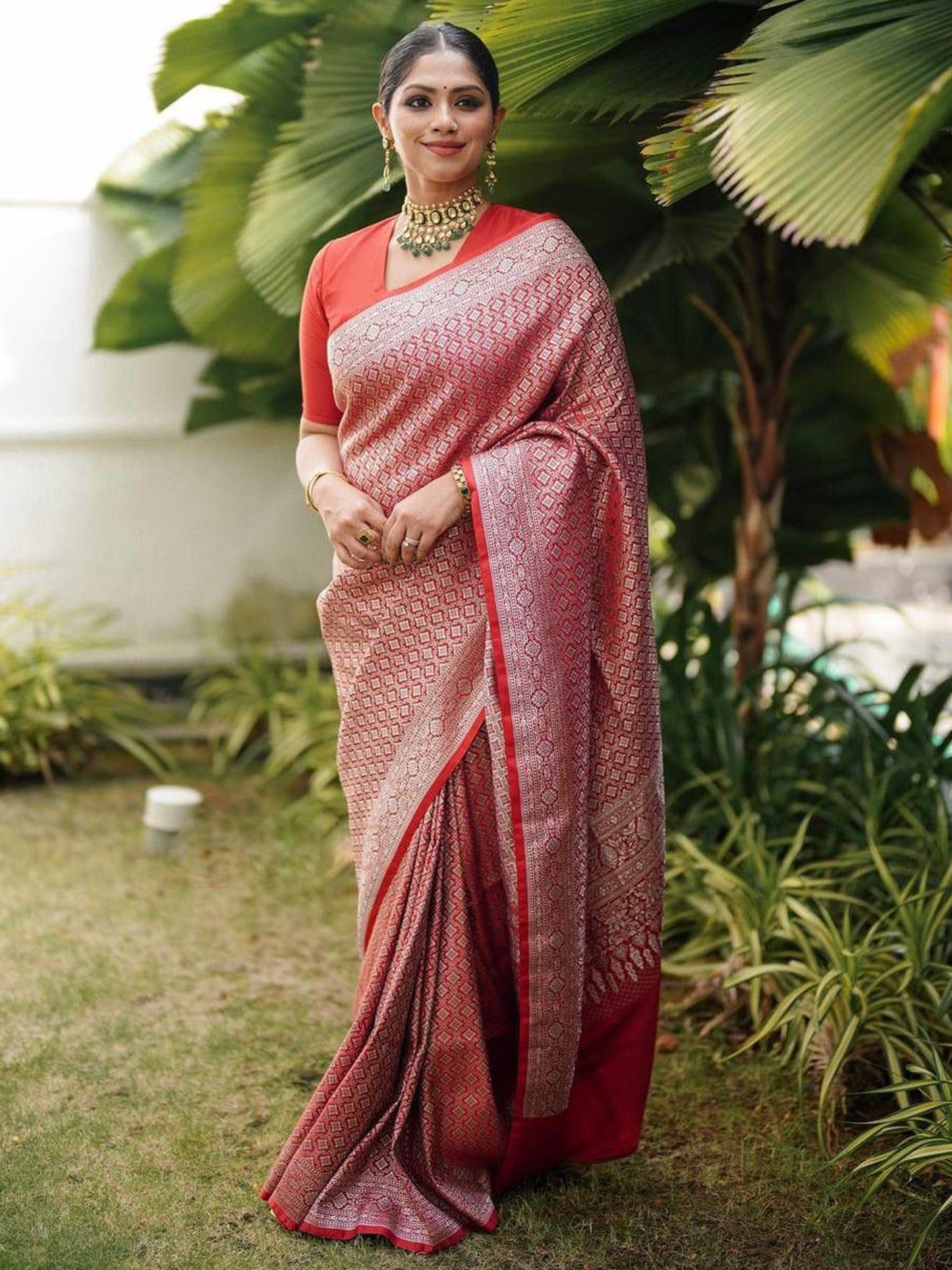 Women's Silk Blend Red Woven Design Designer Saree With Blouse Piece