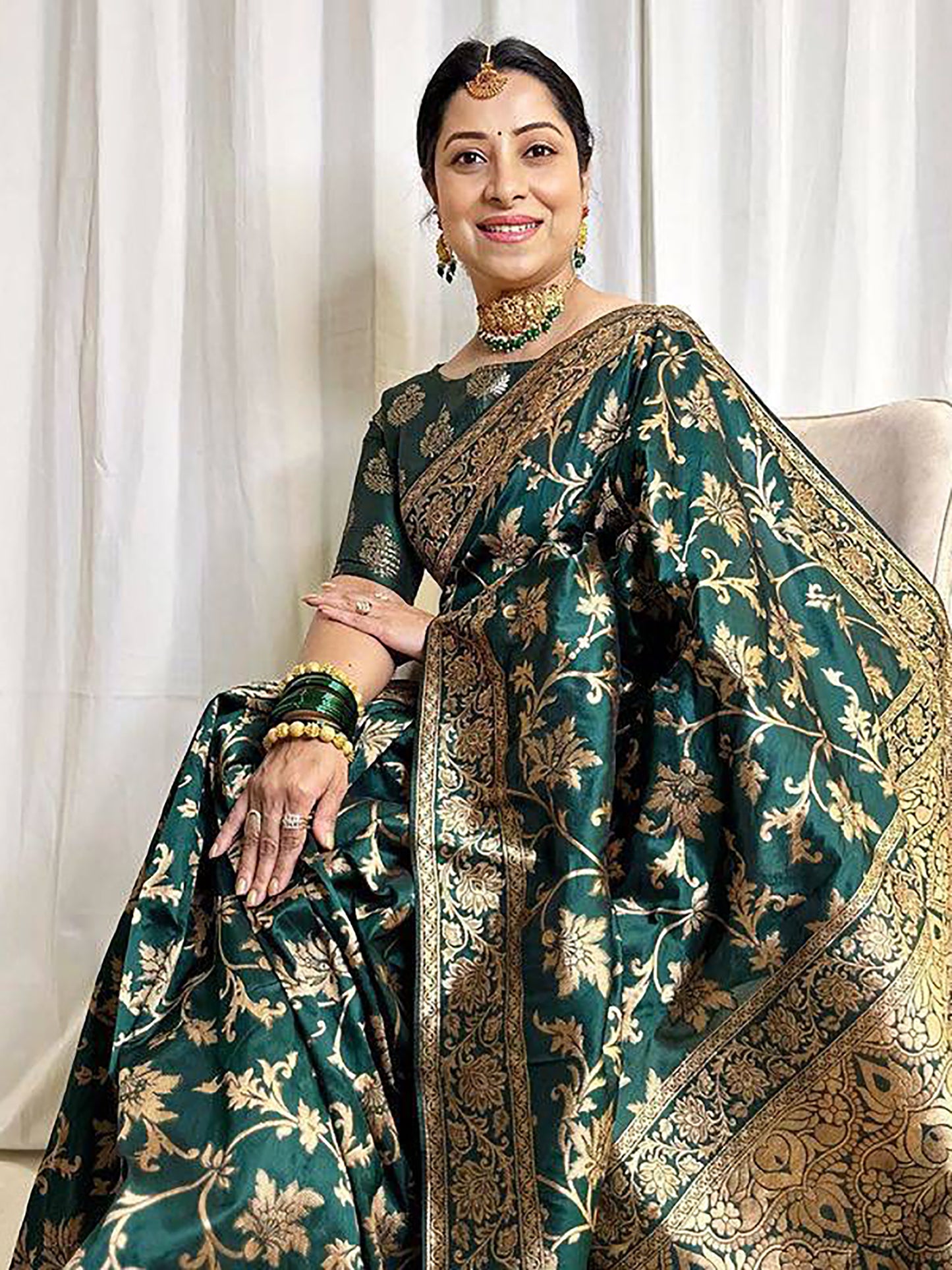 Women's Silk Blend Green Woven Design Designer Saree With Blouse Piece