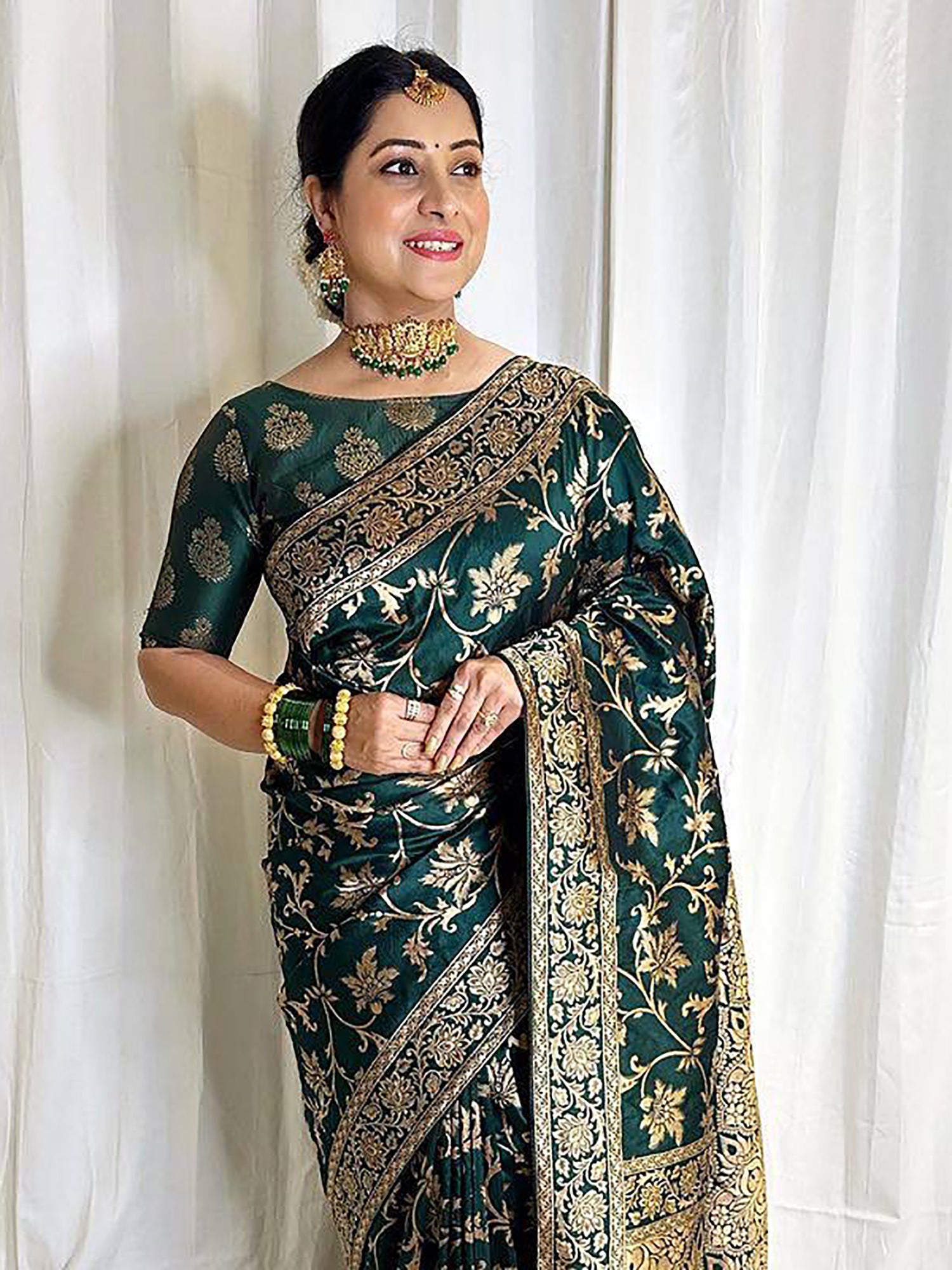 Women's Silk Blend Green Woven Design Designer Saree With Blouse Piece