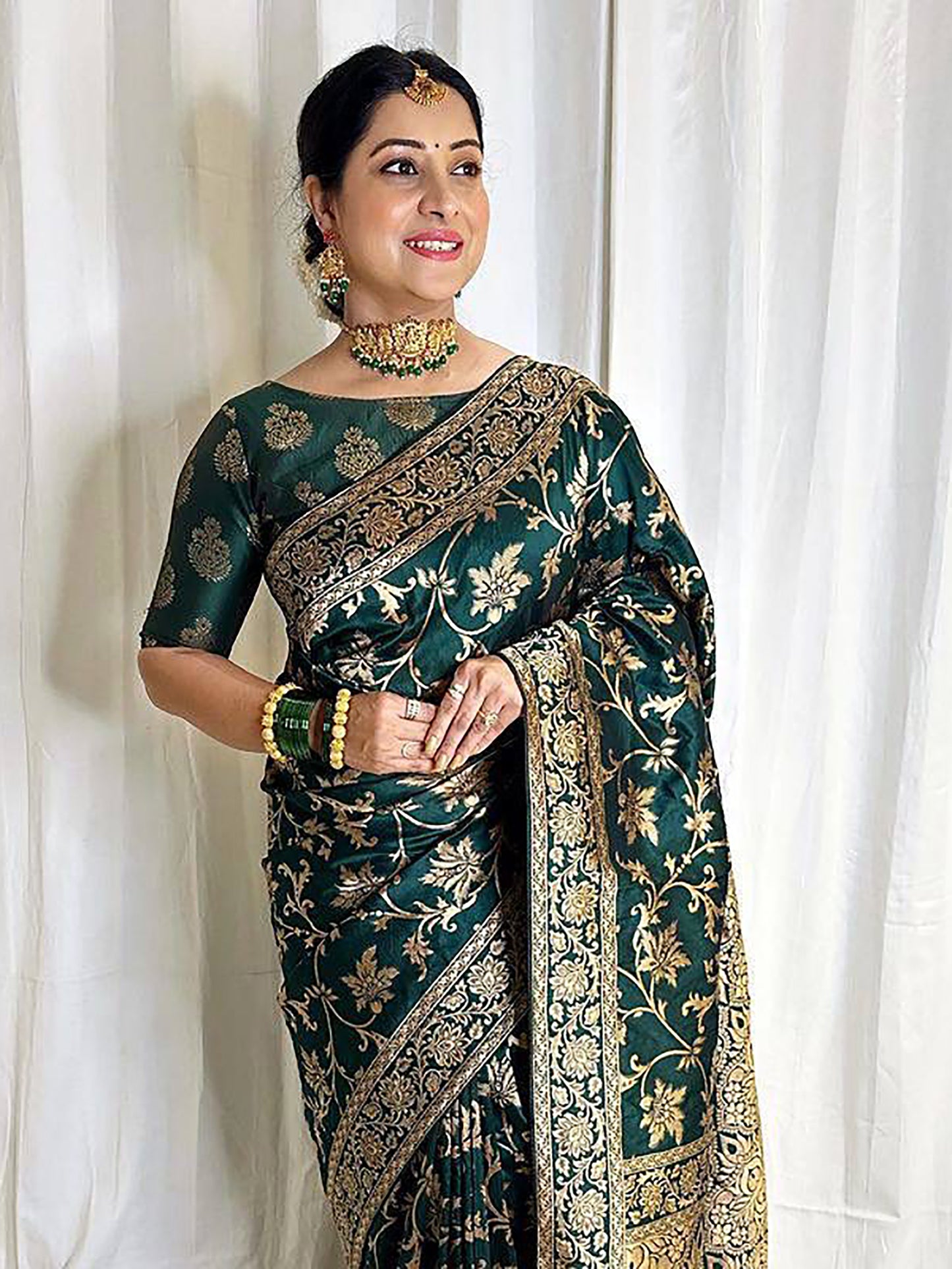 Women's Silk Blend Green Woven Design Designer Saree With Blouse Piece