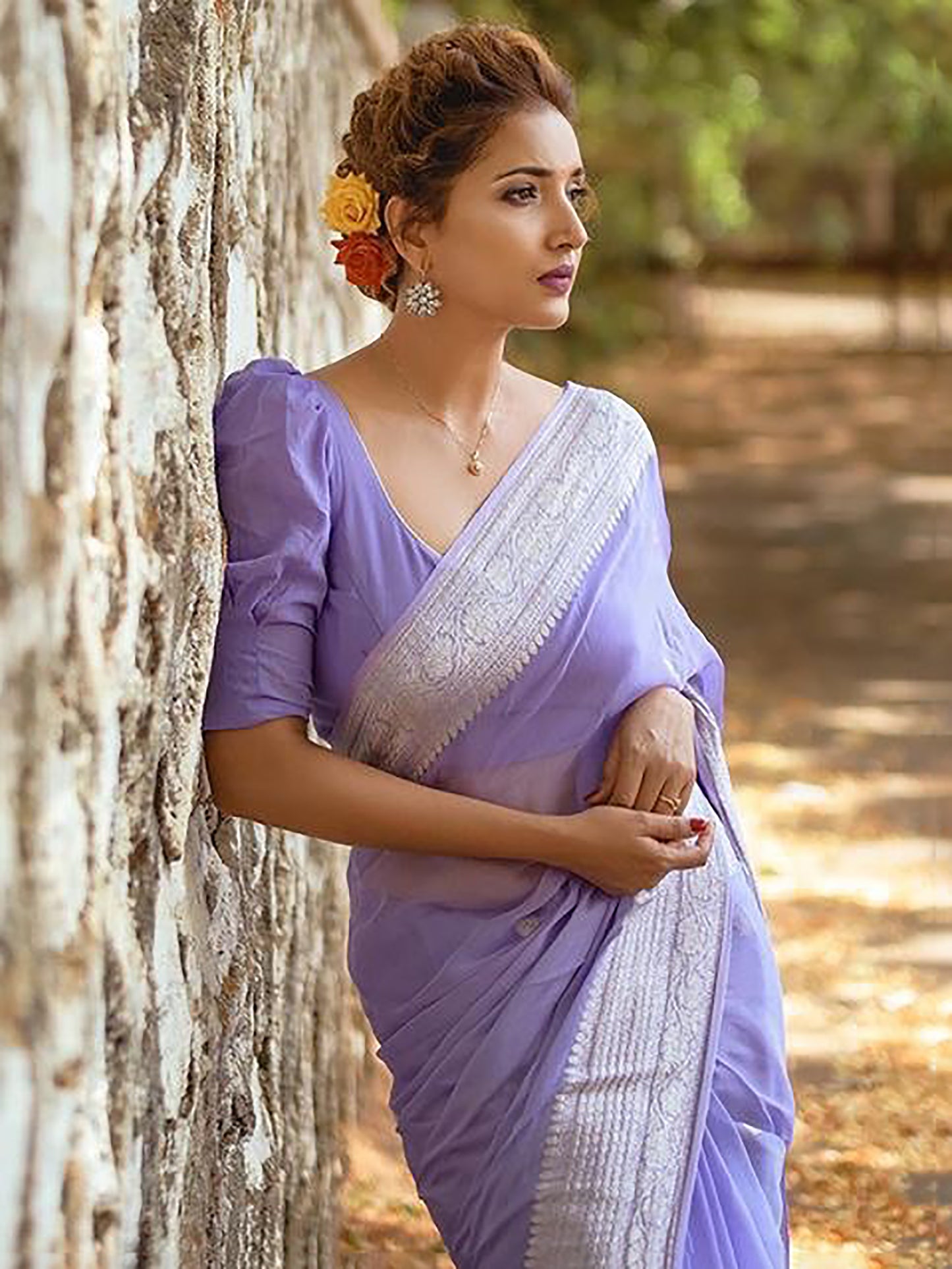 Women's Silk Blend Lavendar Woven Design Designer Saree With Blouse Piece