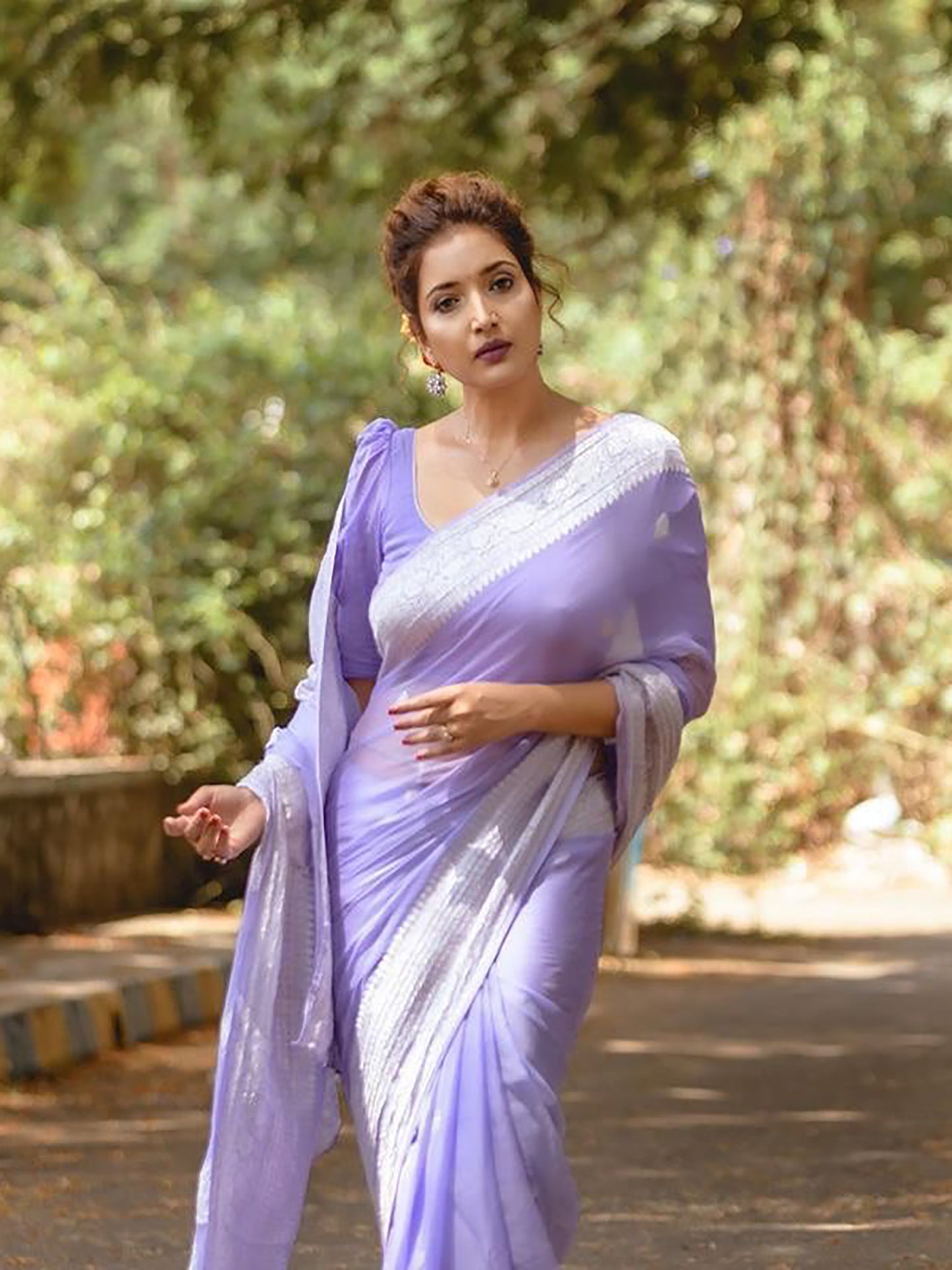 Women's Silk Blend Lavendar Woven Design Designer Saree With Blouse Piece