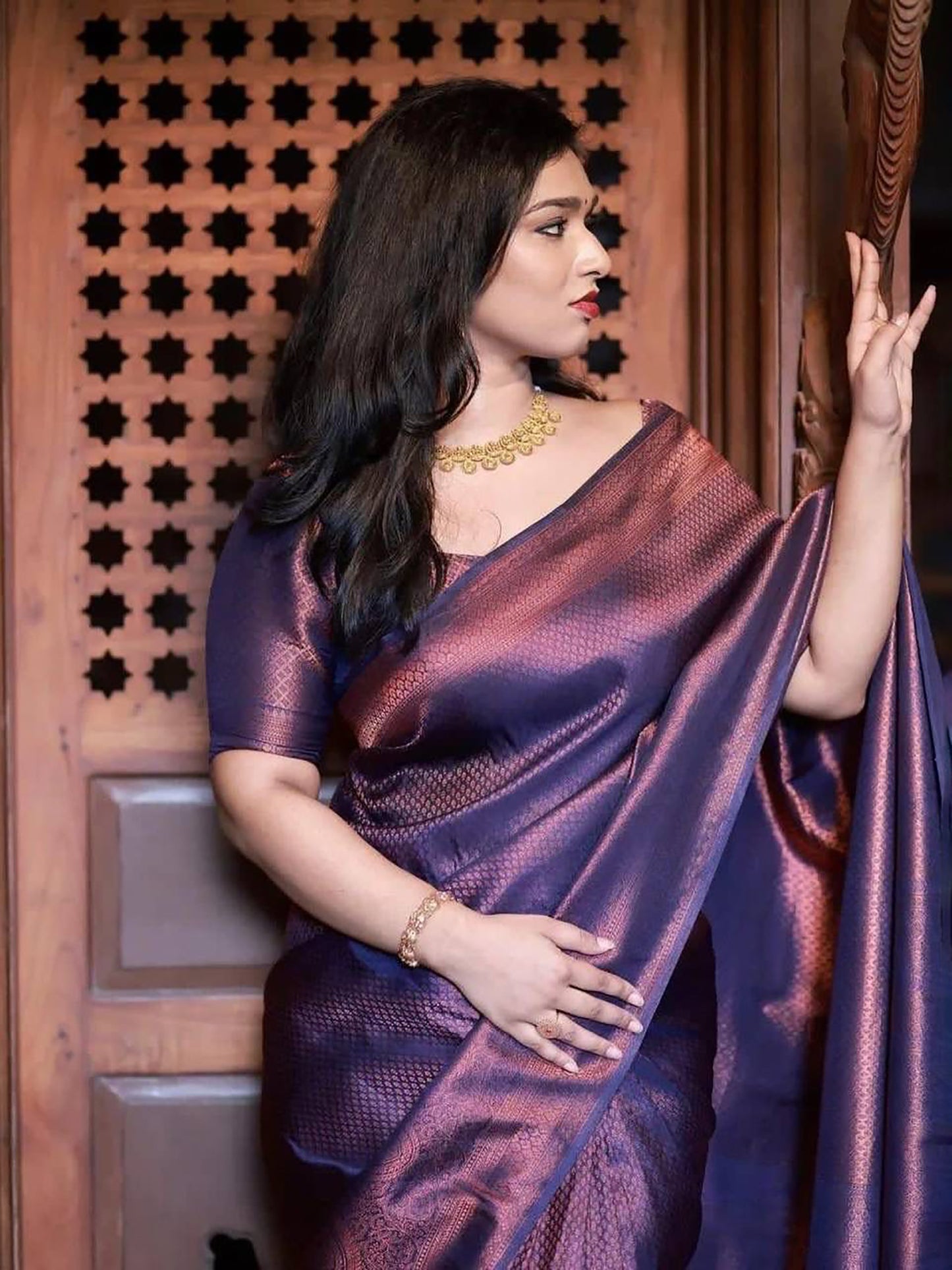 Women's Silk Blend Navy Blue Woven Design Designer Saree With Blouse Piece