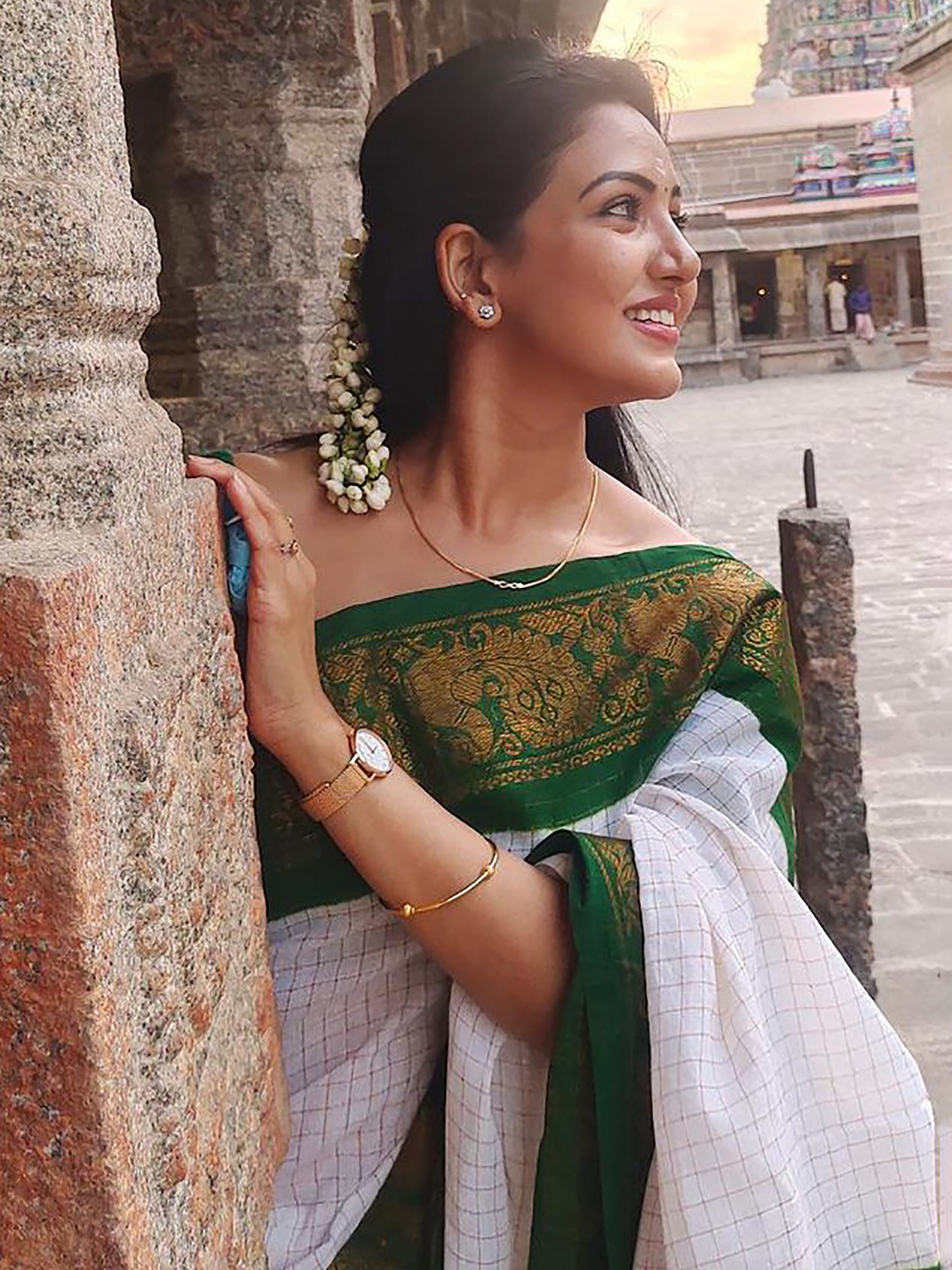 Women's Silk Blend White Woven Design Designer Saree With Blouse Piece