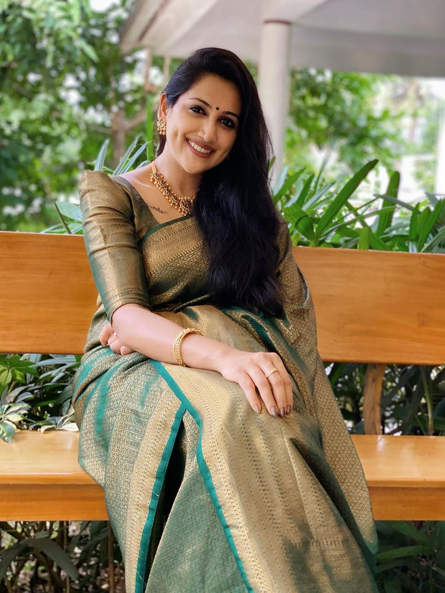 Women's Silk Blend Green Woven Design Designer Saree With Blouse Piece