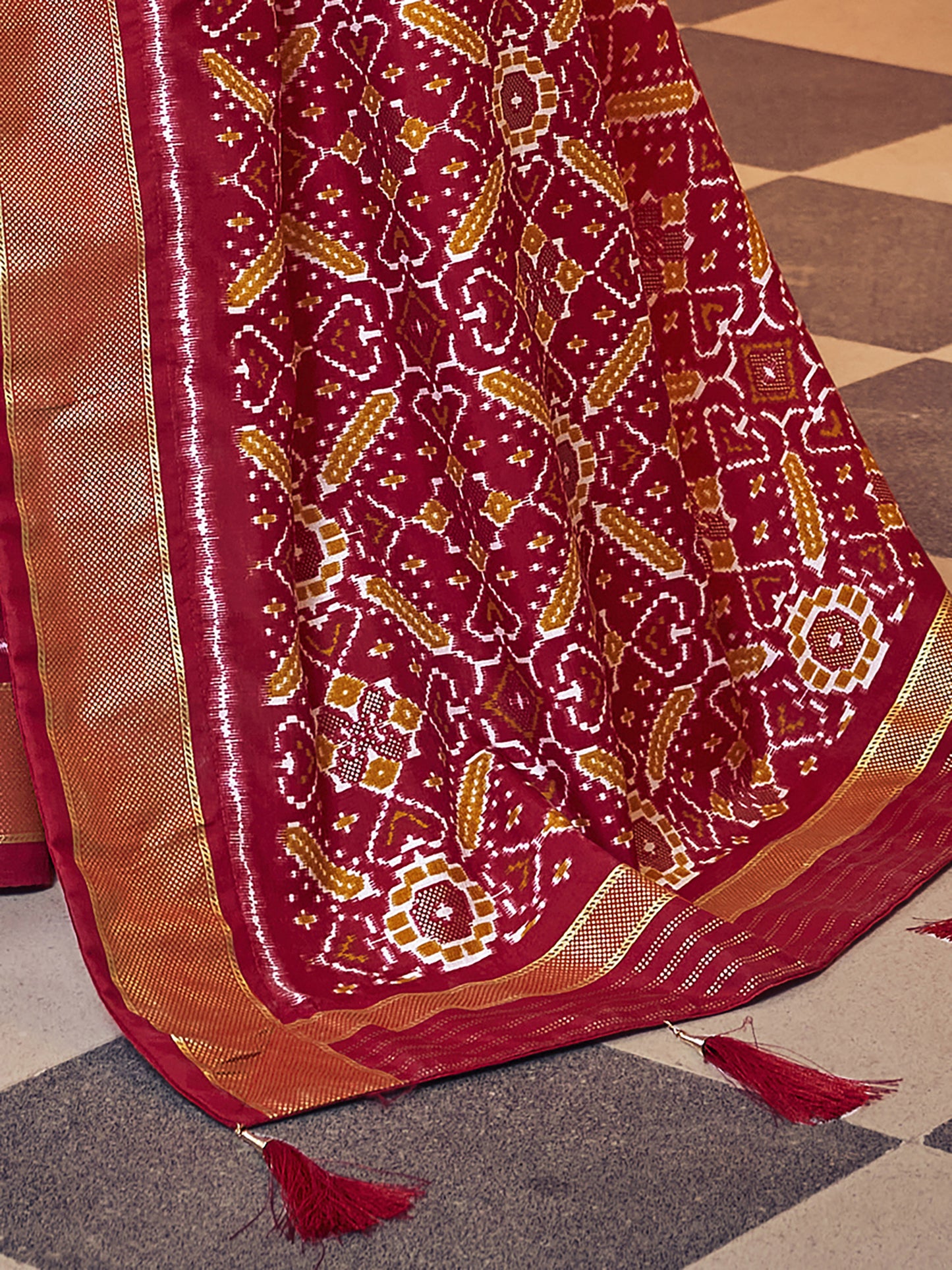 Women's Silk Blend Maroon Woven Design Designer Saree With Blouse Piece