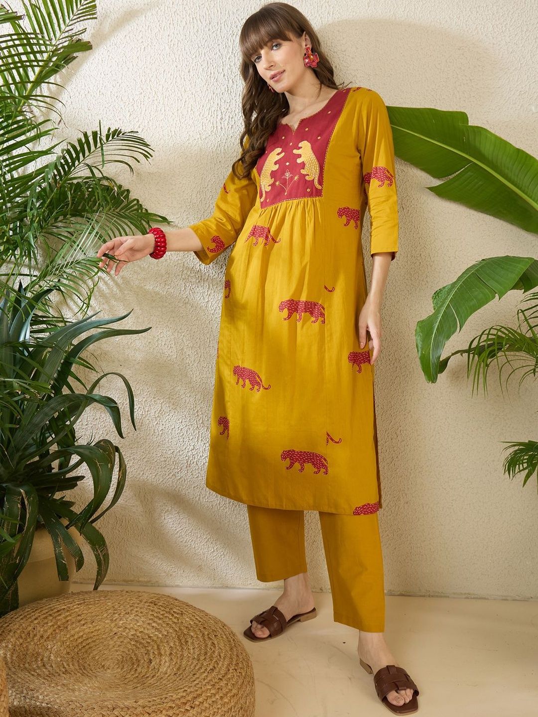 Dhiyona IE Women Animal Printed Tiered Thread Work Pure Cotton Kurta with Trousers