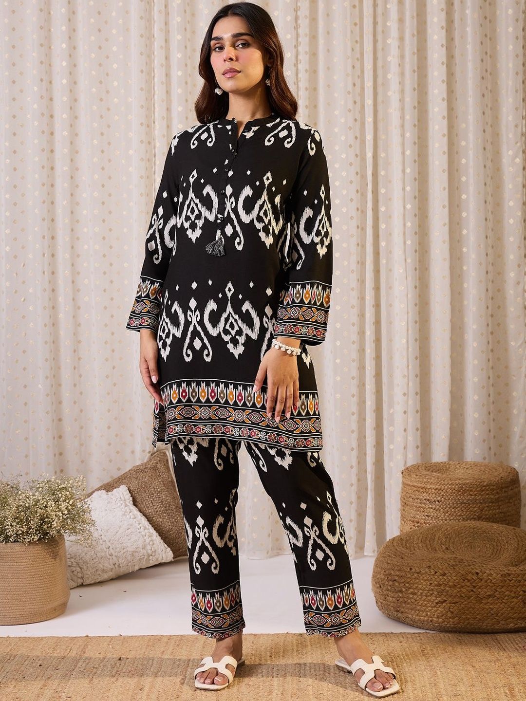 Ethnic Motifs Printed Straight Kurta With Trouser
