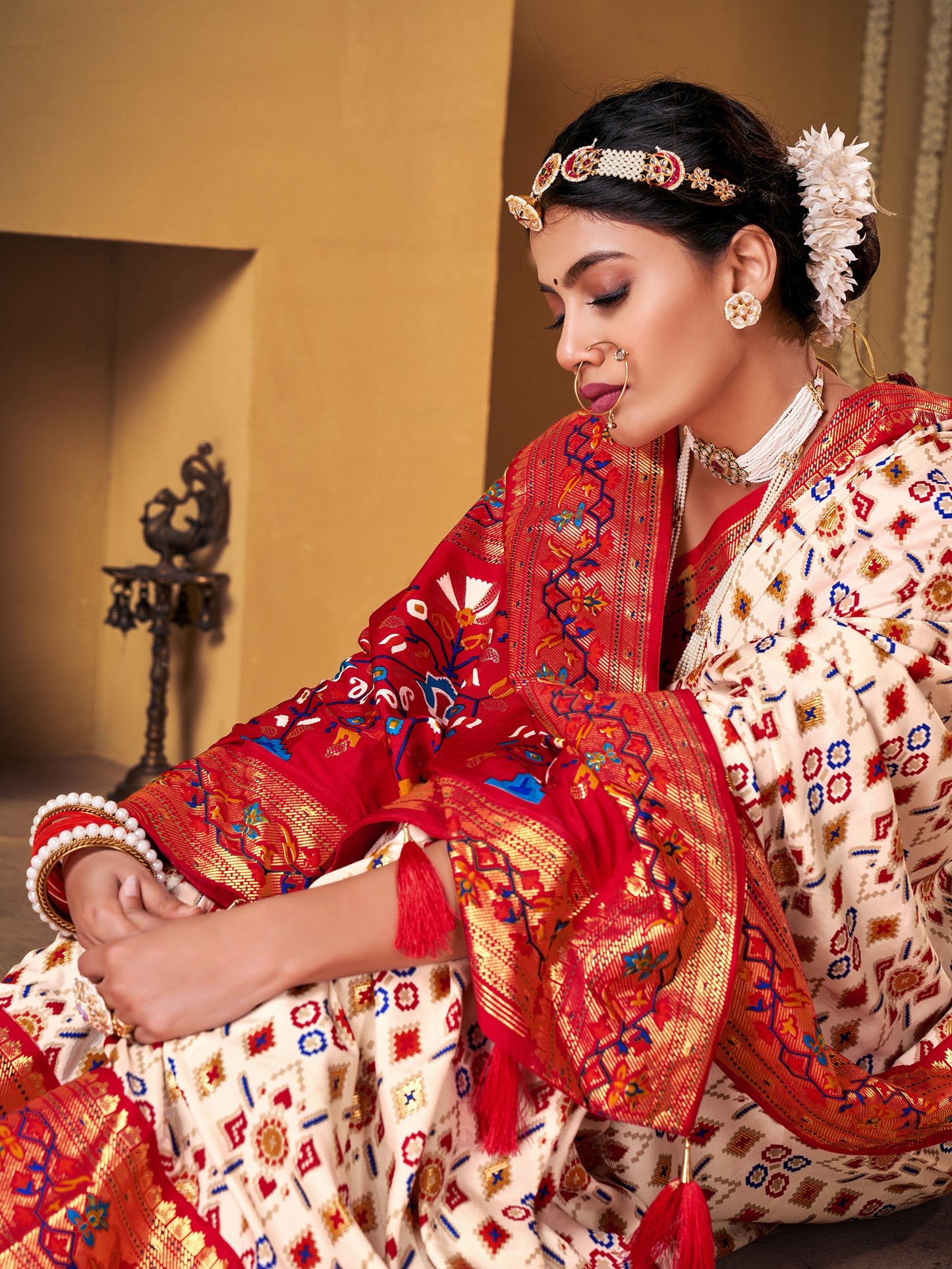Women's Silk Blend Off White Woven Design Designer Saree With Blouse Piece