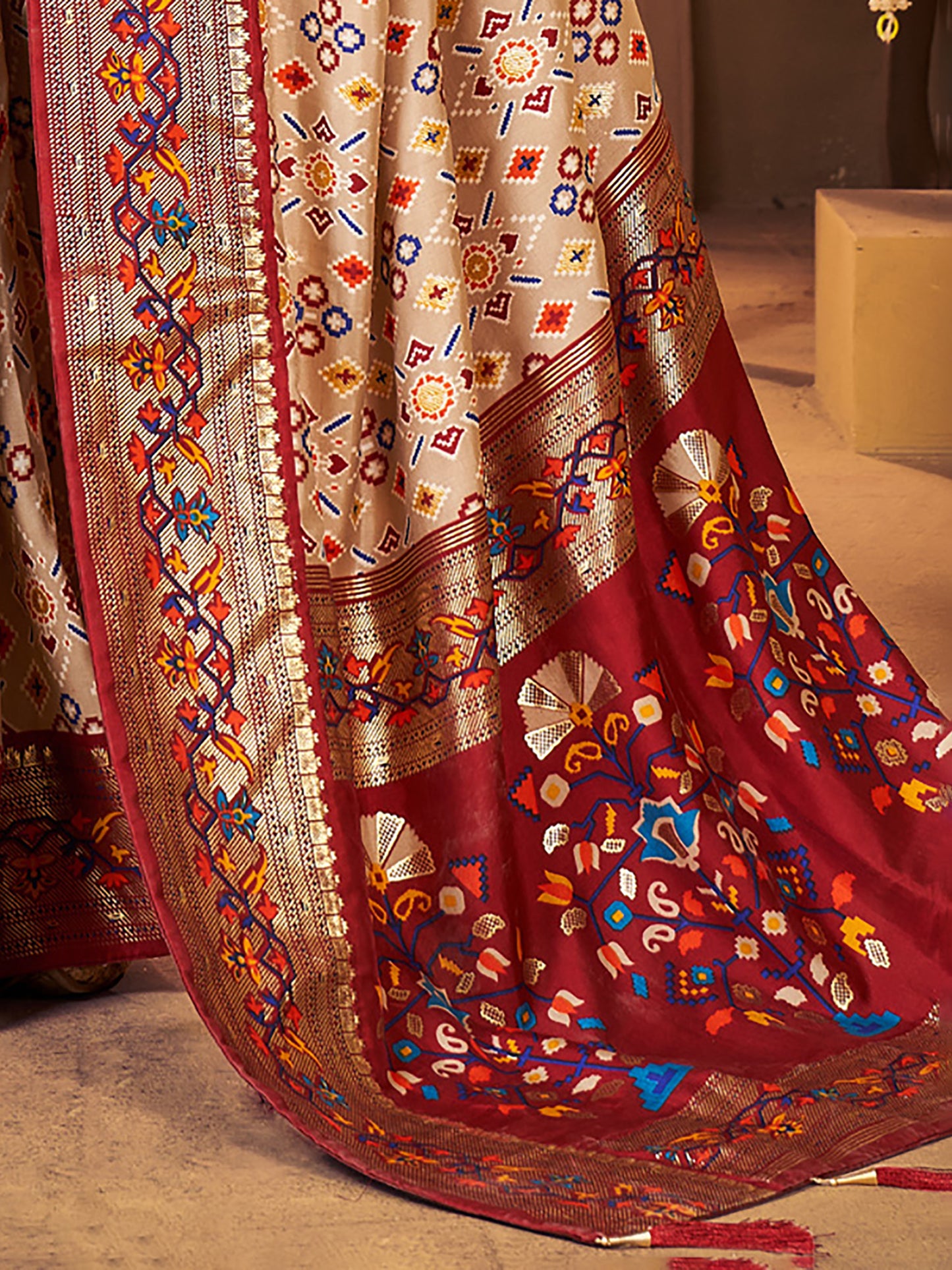 Women's Silk Blend Cream Woven Design Designer Saree With Blouse Piece