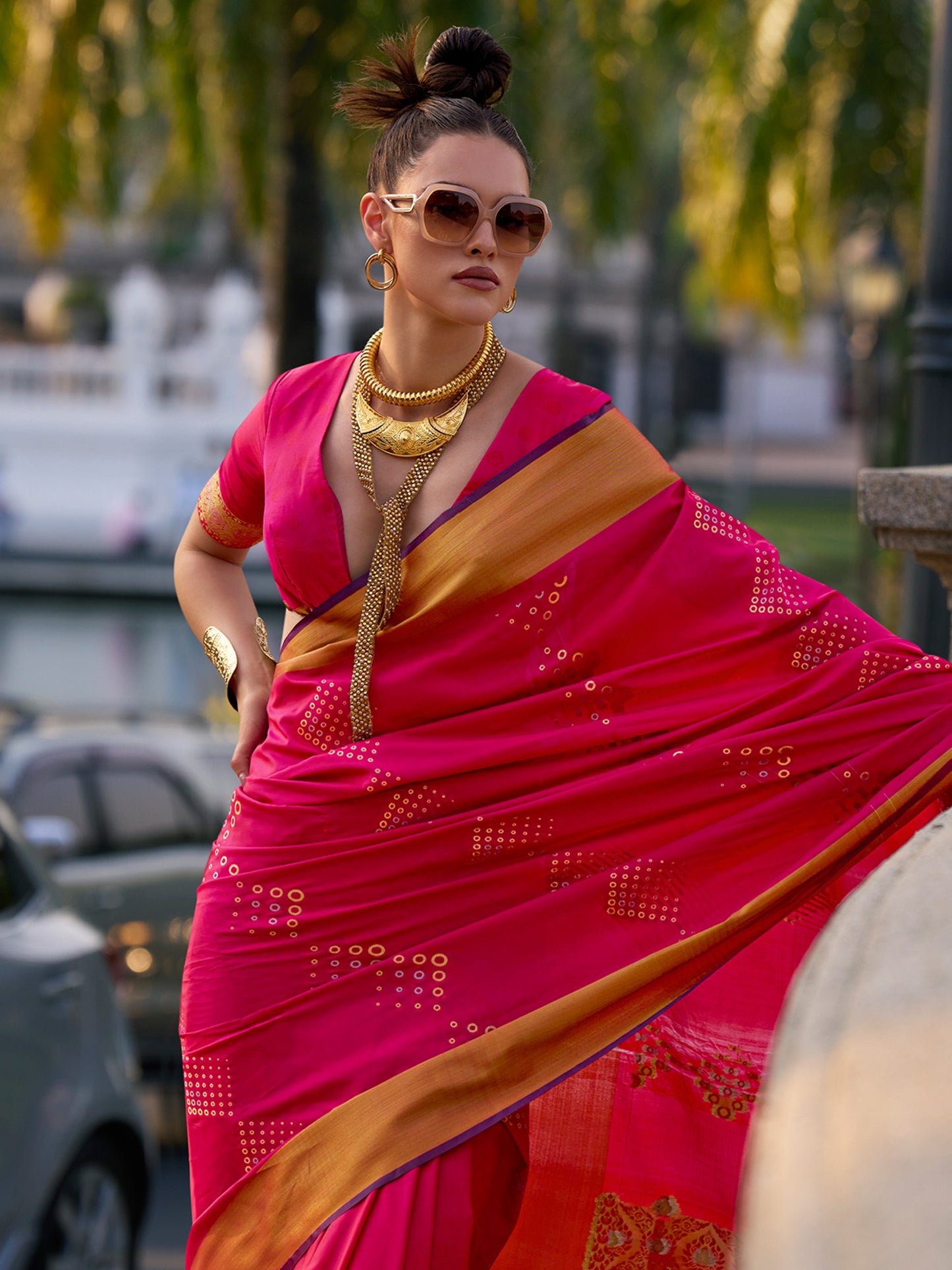 Women's Silk Blend Pink Woven Design Designer Saree With Blouse Piece