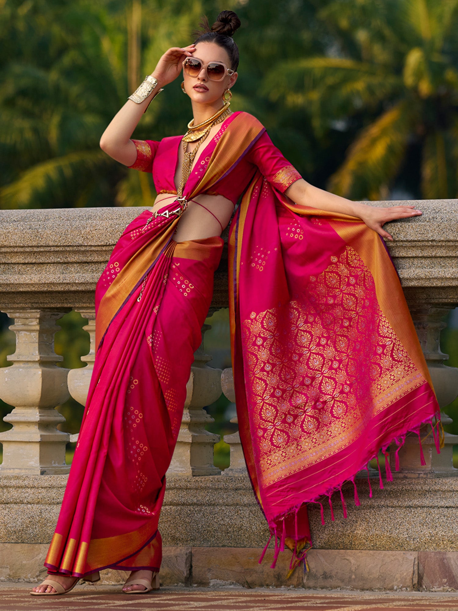 Women's Silk Blend Pink Woven Design Designer Saree With Blouse Piece