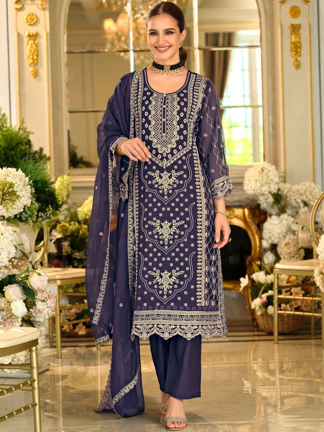 Women Ethnic Motifs Embroidered Regular Thread Work Kurta Set