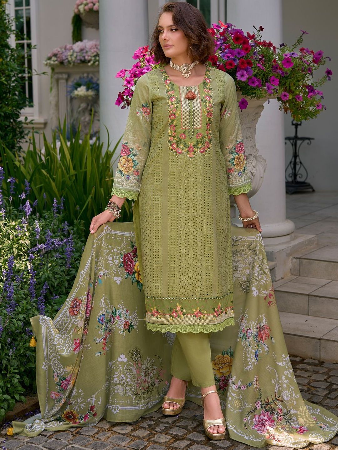 Women Embroidered Straight Pure Cotton Kurta Trousers With Dupatta set