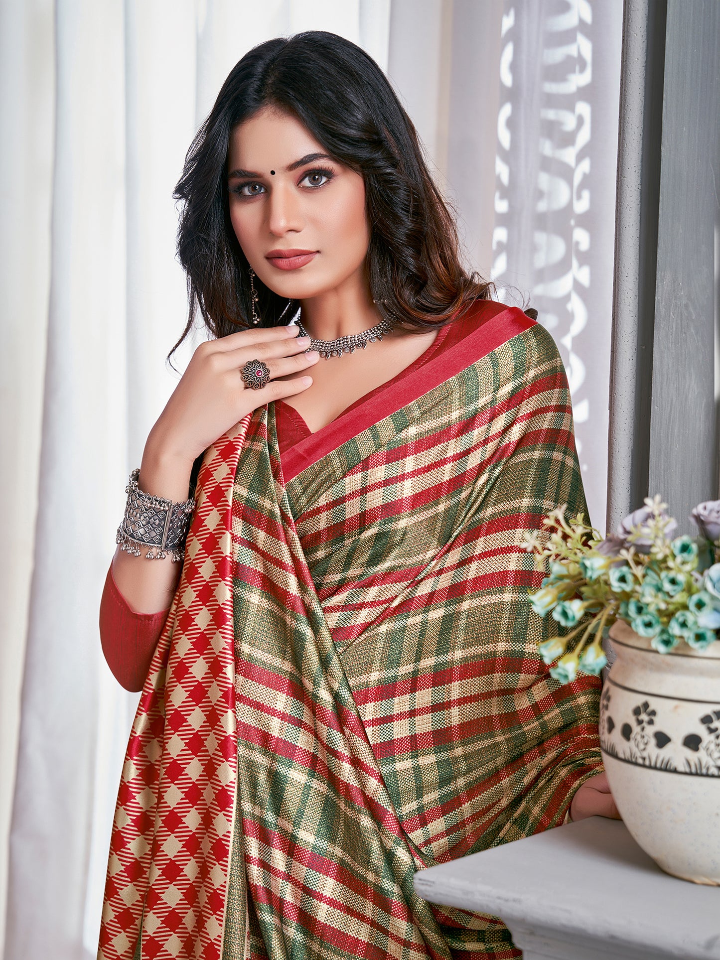 Women's Crepe Olive Digital Print Designer Saree With Blouse Piece