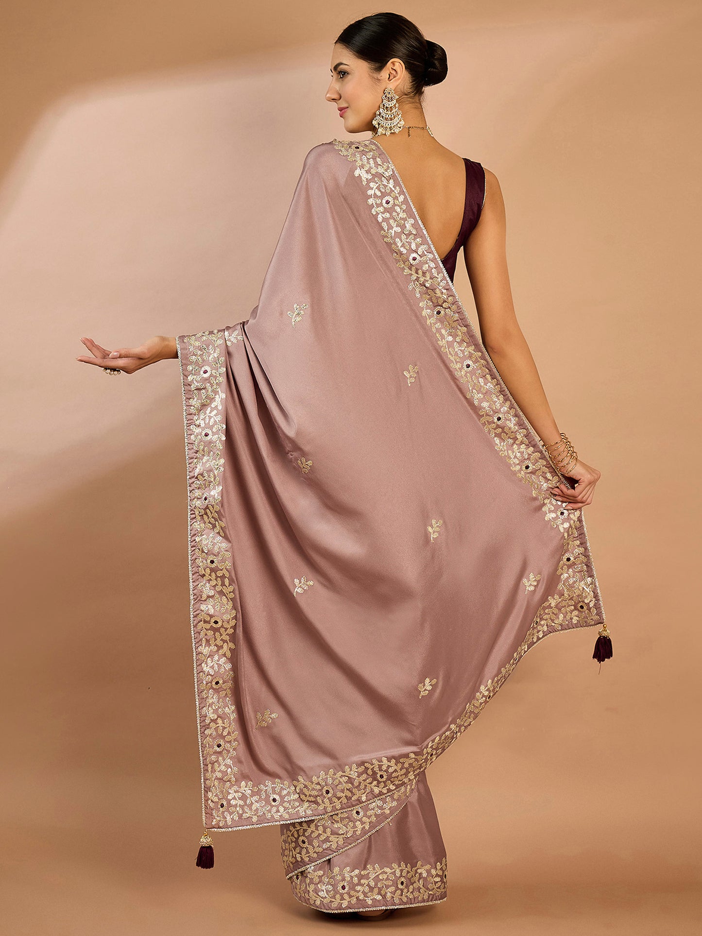 Women's Crepe Mauve Embellished Designer Saree With Blouse Piece