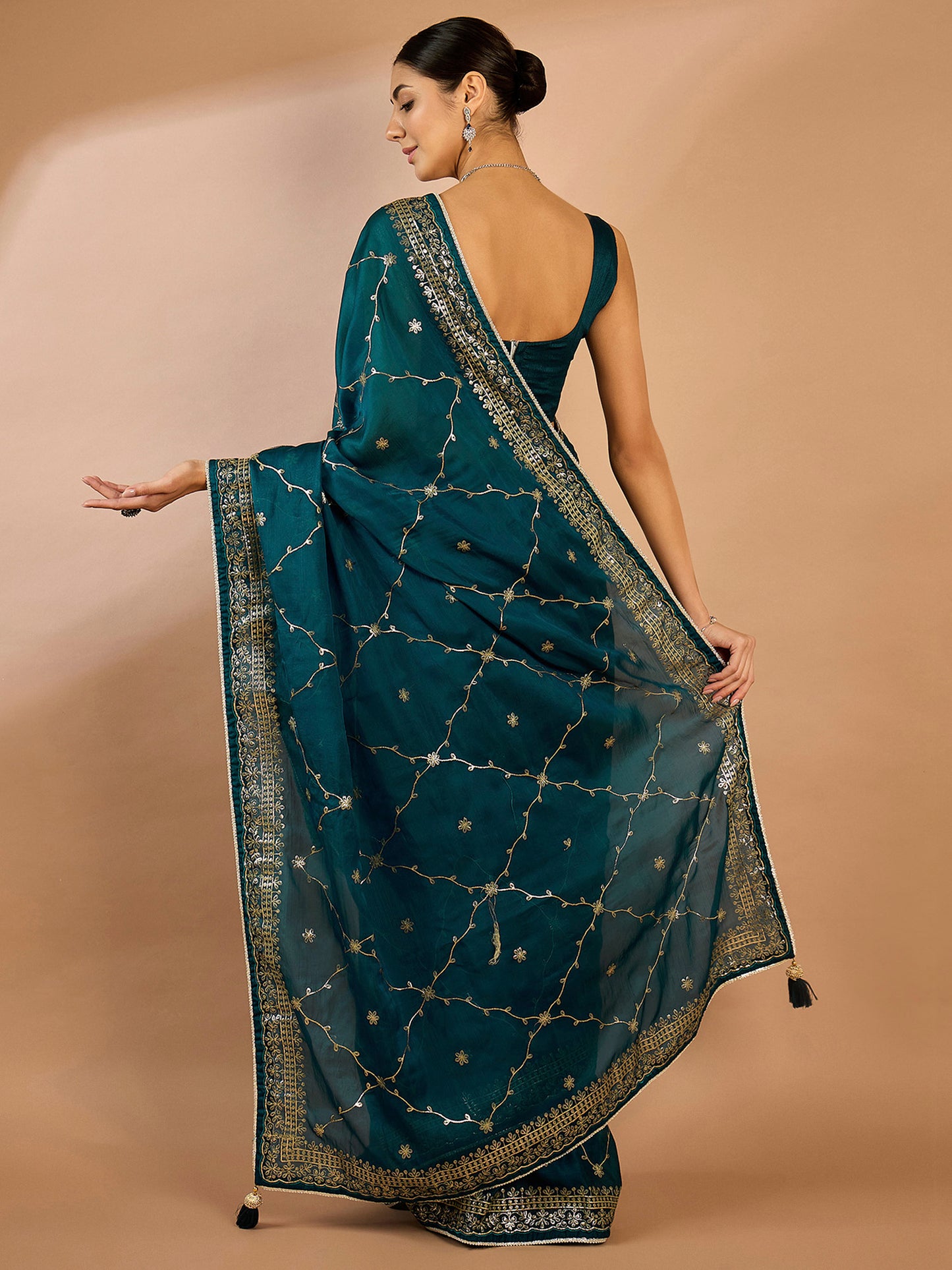 Women's Organza Teal blue Embellished Designer Saree With Blouse Piece
