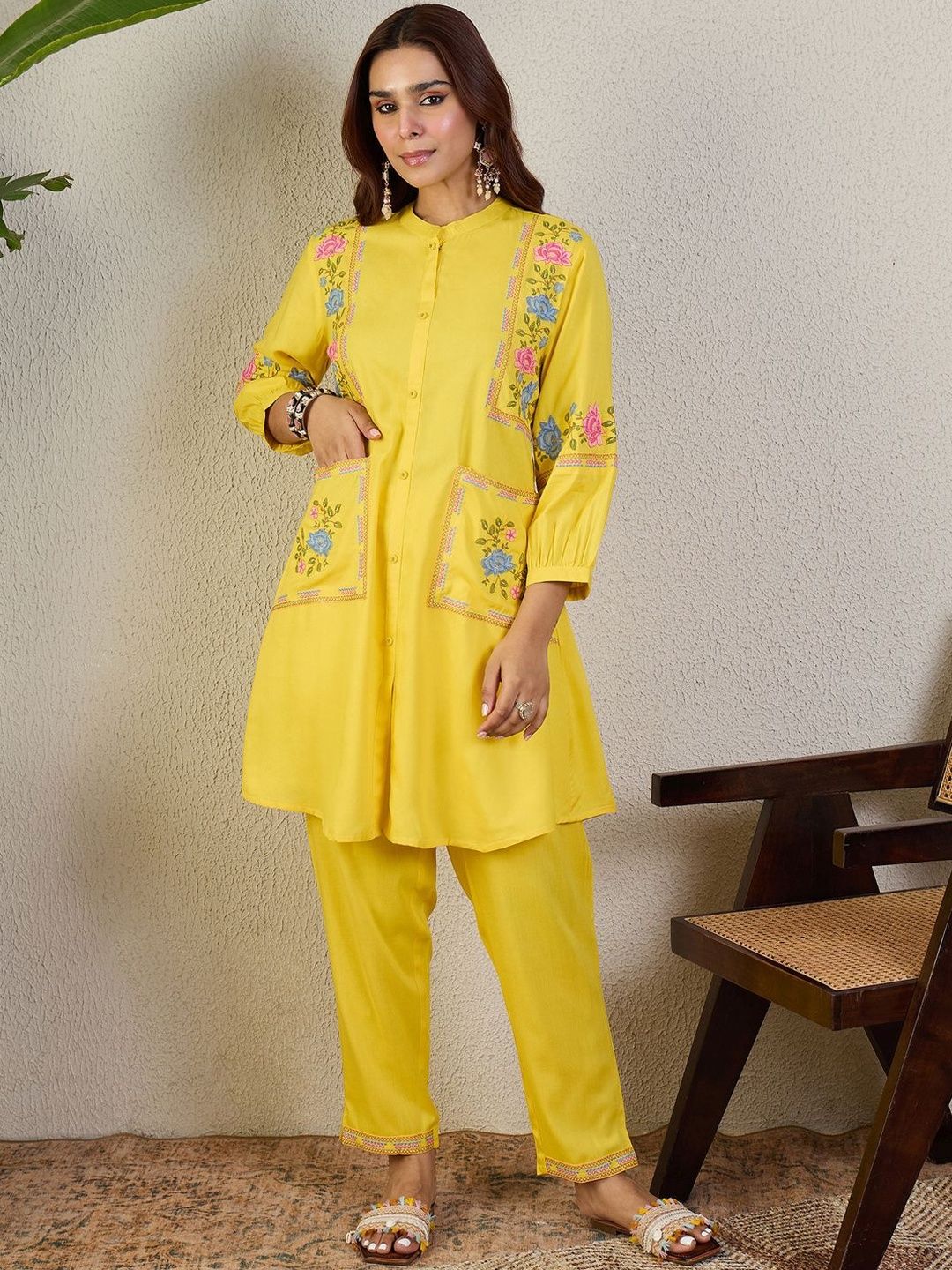 Floral Embroidered Regular Thread Work Kurta With Trousers