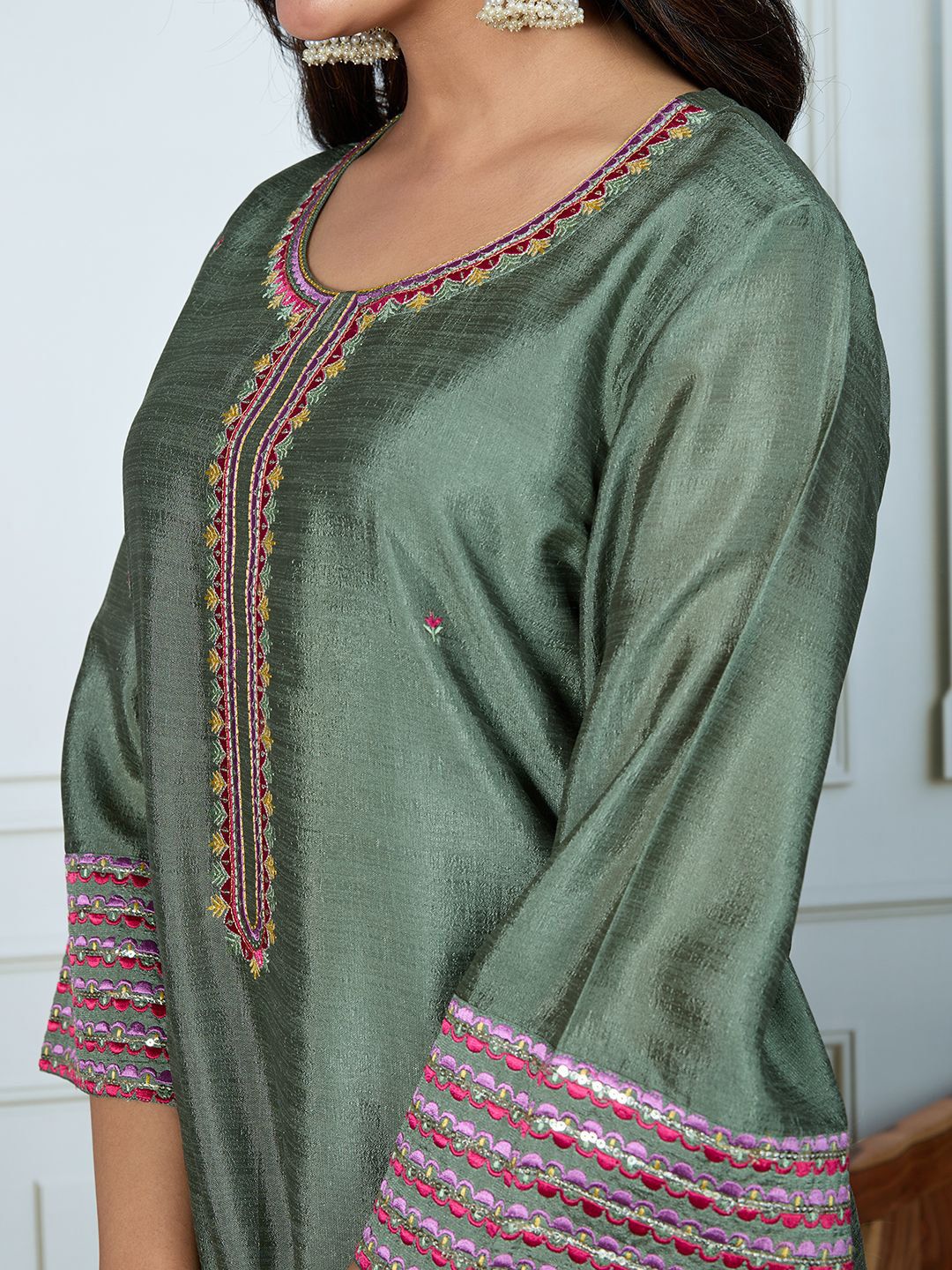Dhiyona PD Women Women Embroidered Straight Kurta With Trousers & Dupatta