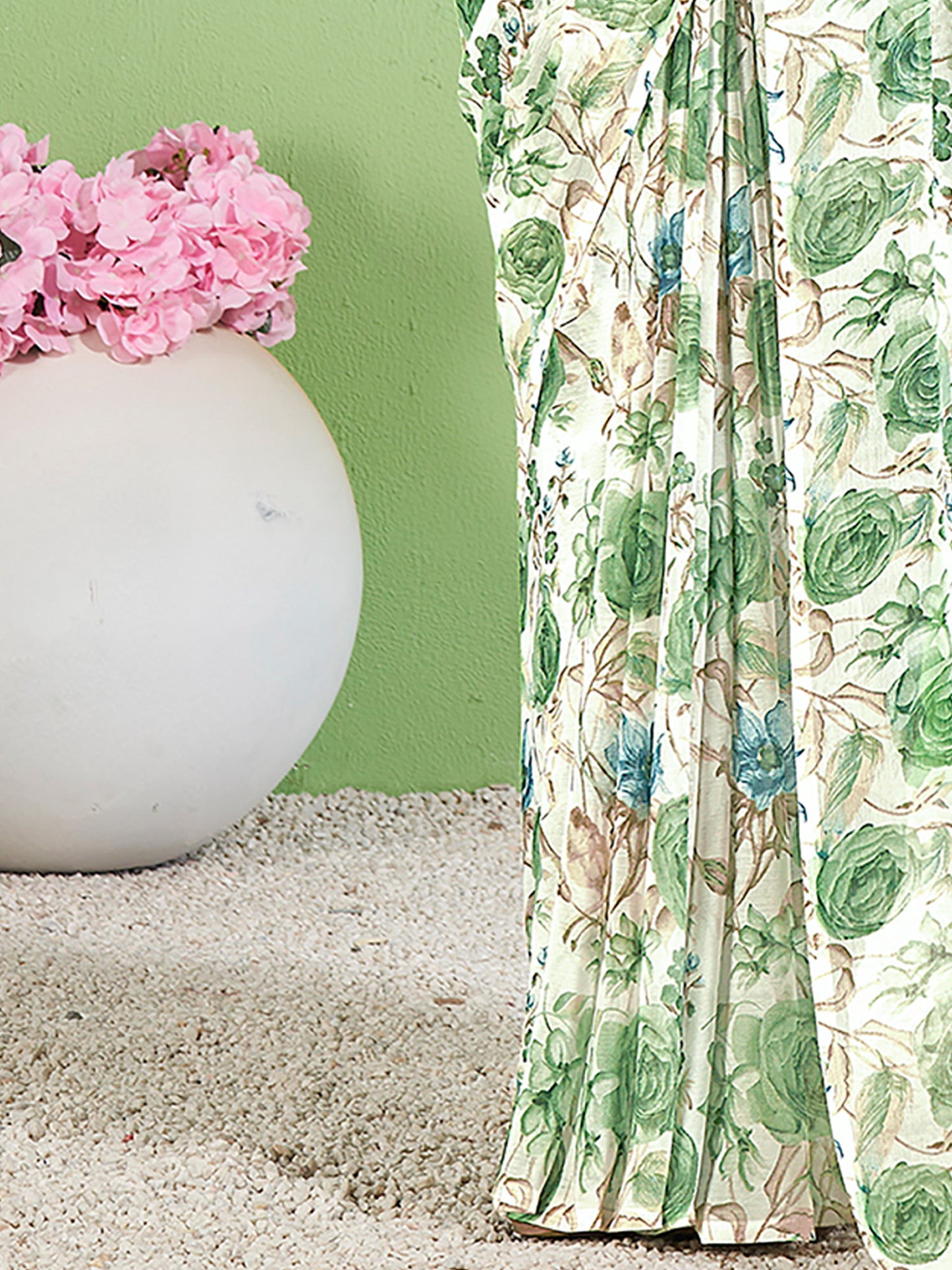 Women's Chiffon White Printed Designer Saree With Blouse Piece