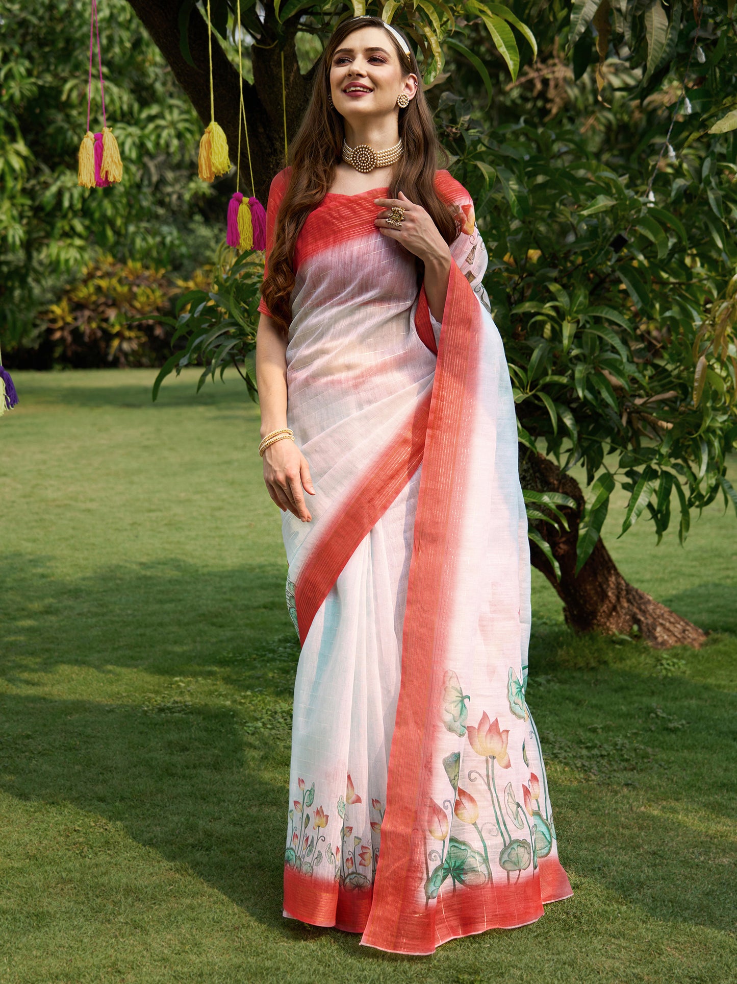 Women's Soft Silk White Digital Print Designer Saree With Blouse Piece