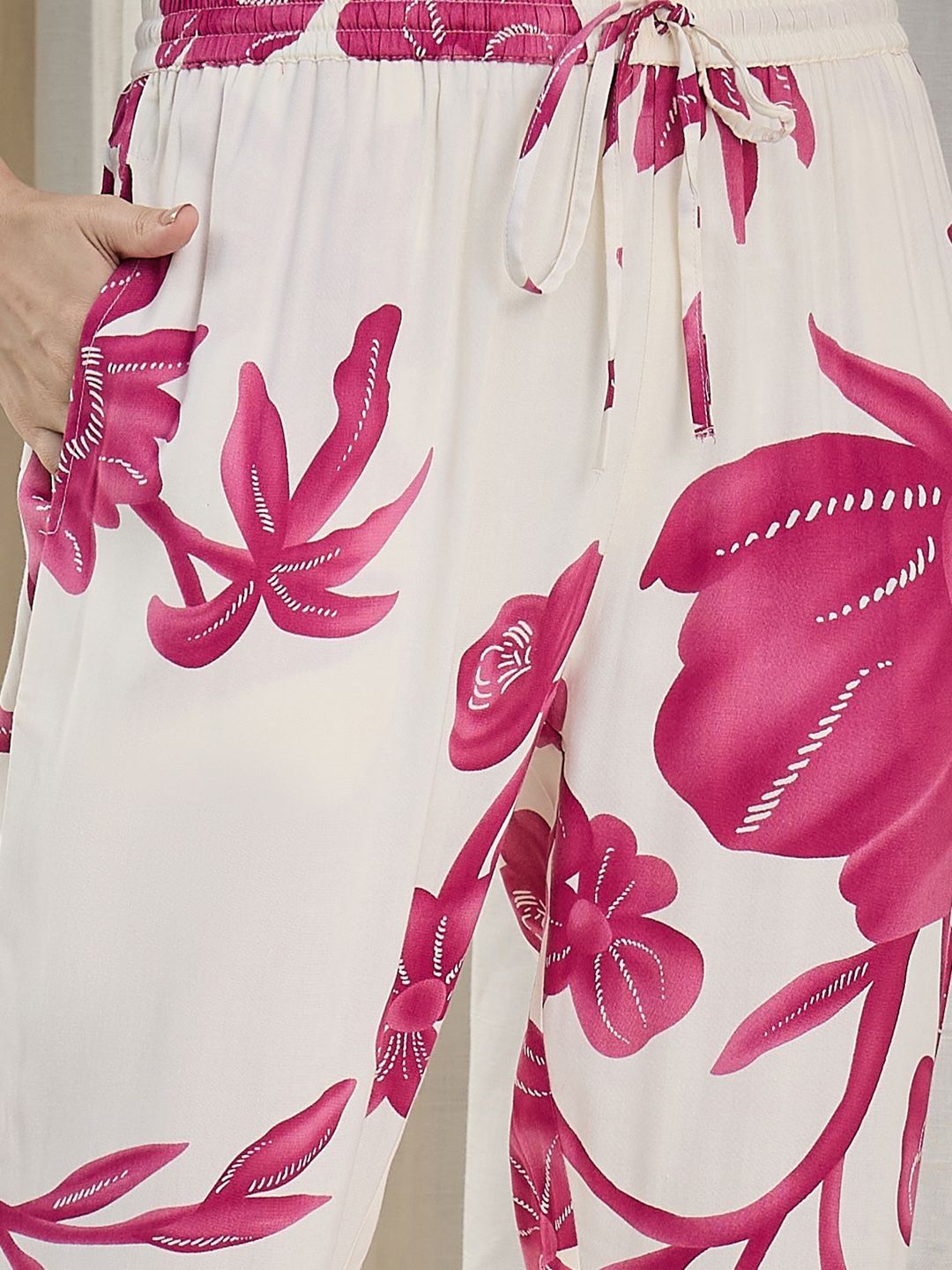 Women Floral Printed Regular Kurta with Trousers