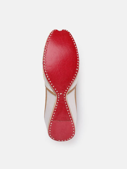Dhiyona HOP Women Embellished Ethnic Mojaris