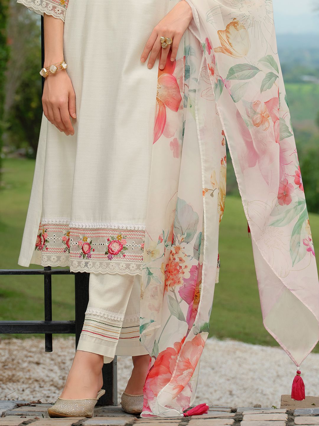 Floral Embroidered Thread Work V-Neck A-Line Kurta With Trousers & Dupatta