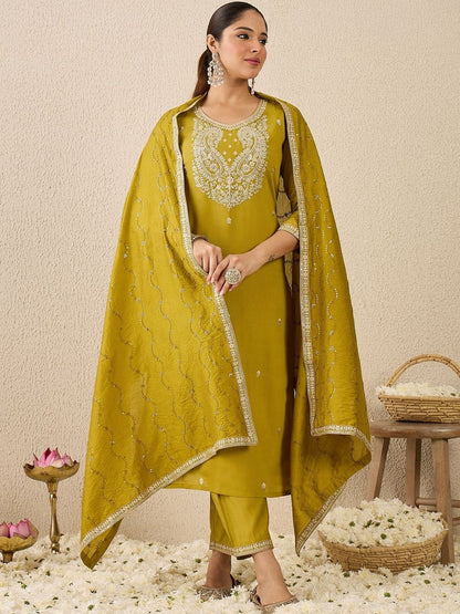 Women Embroidered Regular Thread Work Kurta And Trousers With Dupatta