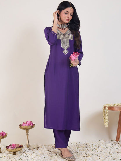 Dhiyona IE V-Neck Embroidered Tunic With Trousers