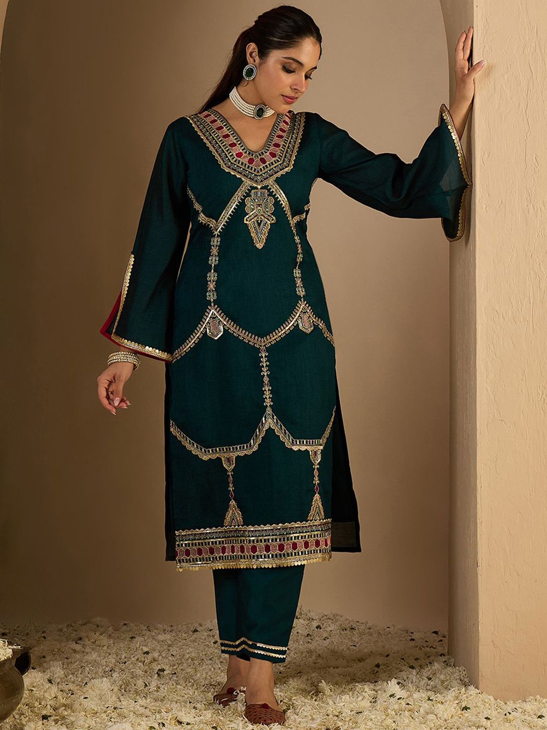 Women Ethnic Motifs Printed Kurta with Trousers
