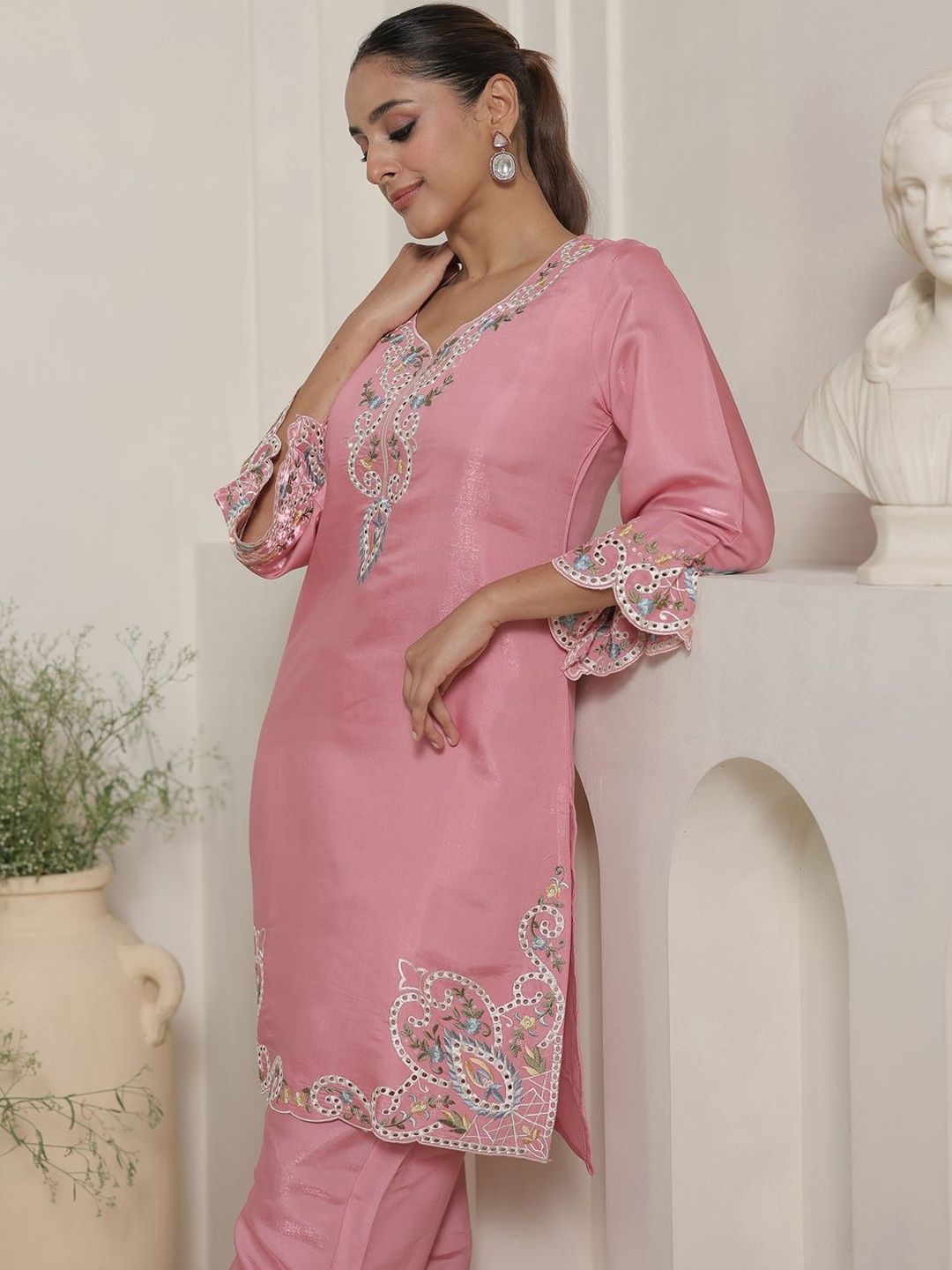 Women Floral Embroidered Regular Thread Work Kurta with Palazzos