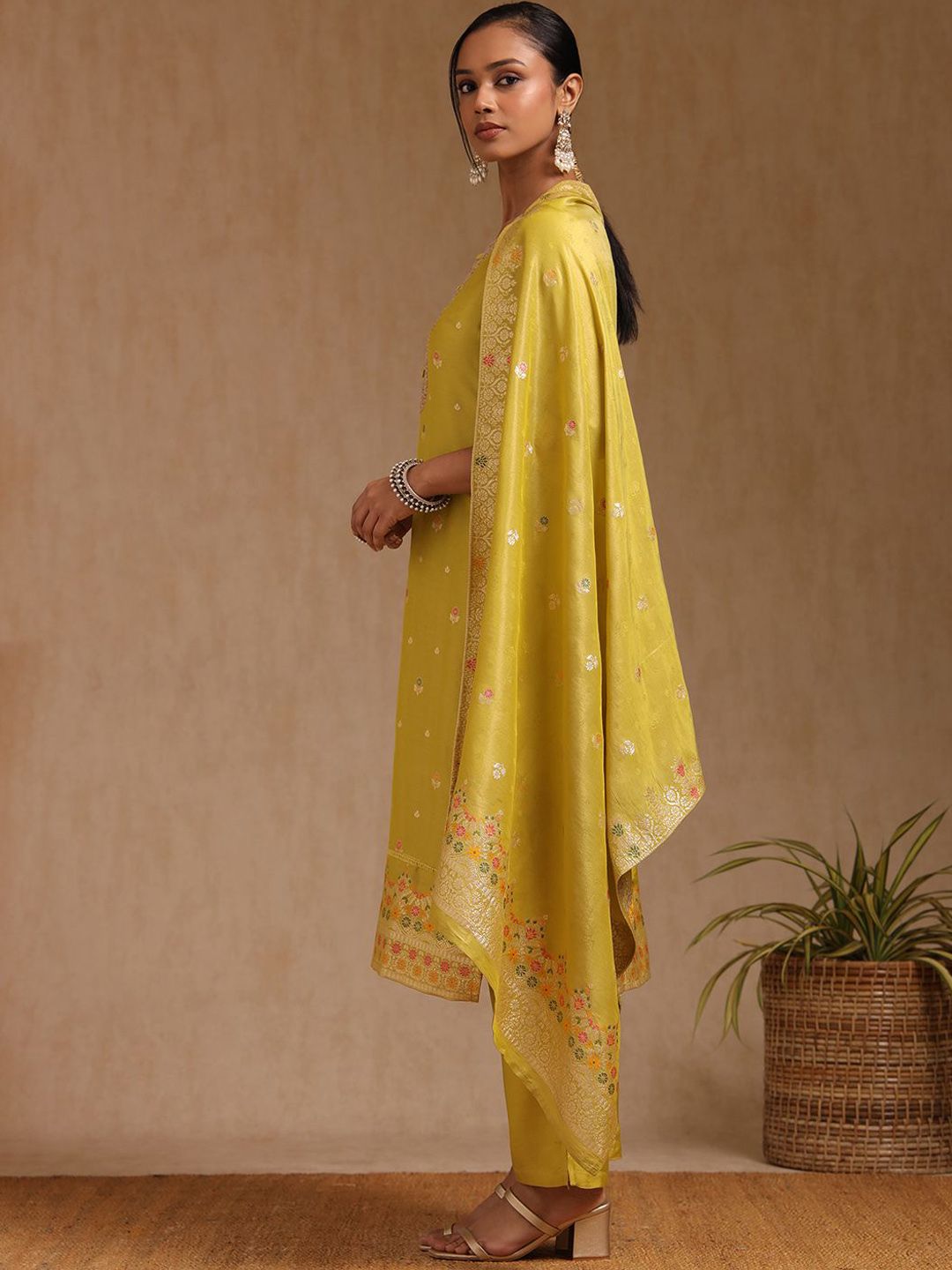 Dhiyona SO Women's Women Floral Embroidered Chanderi Cotton Kurta with Trousers & Dupatta Kurta Sets