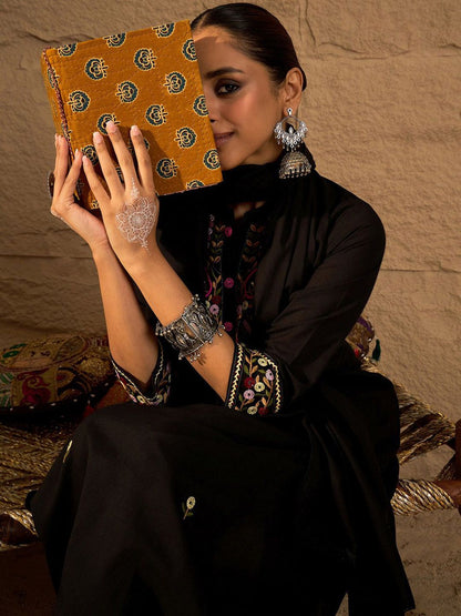 Ethnic Motifs Thread Work Pure Cotton A-Line Kurta & Trousers with Dupatta