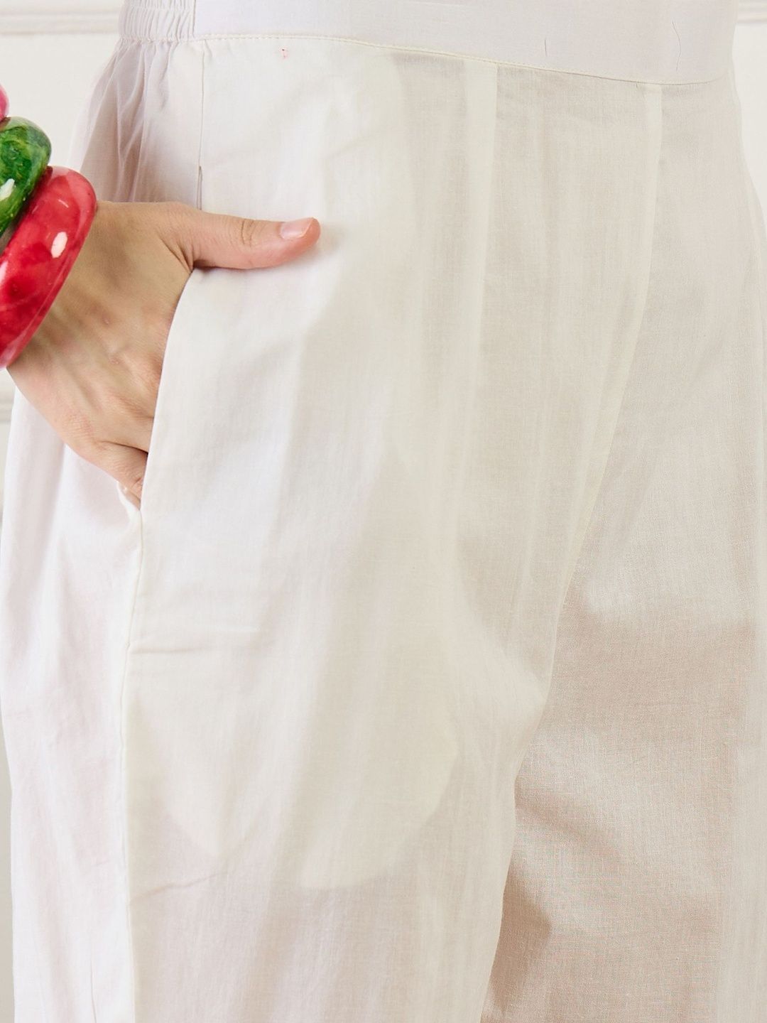 Women Floral Printed Regular Linen Kurta with Trousers