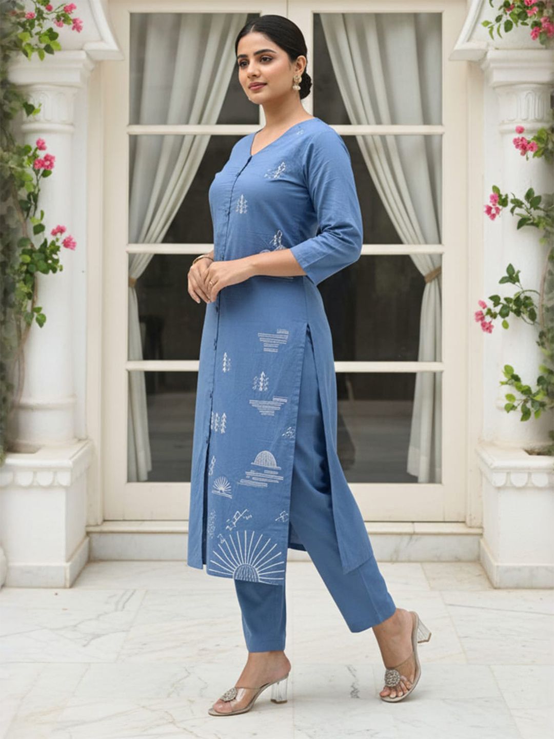 Women Ethnic Motifs Printed Cotton Kurta with Trousers