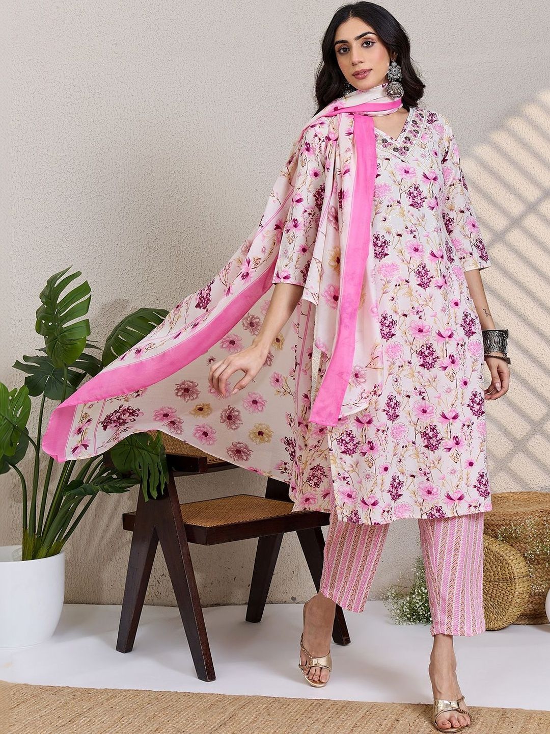 Women Floral Printed Regular Thread Work Pure Cotton Kurta with Trousers & With Dupatta