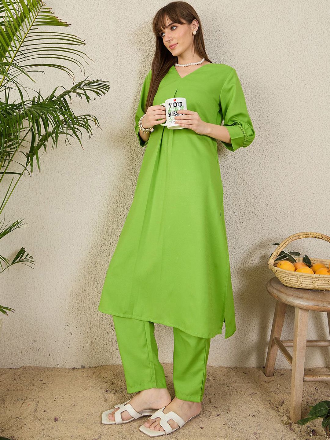 Dhiyona IE V-Neck A-Line Tunic With Trousers