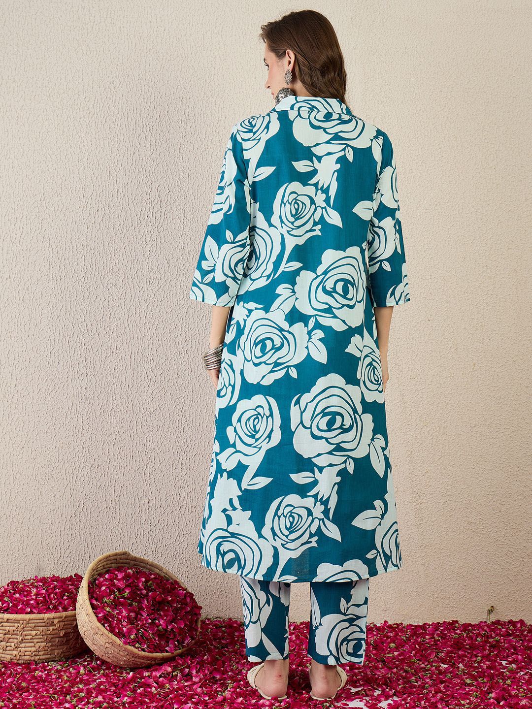 Women Floral Printed Cotton Kurta with Trousers
