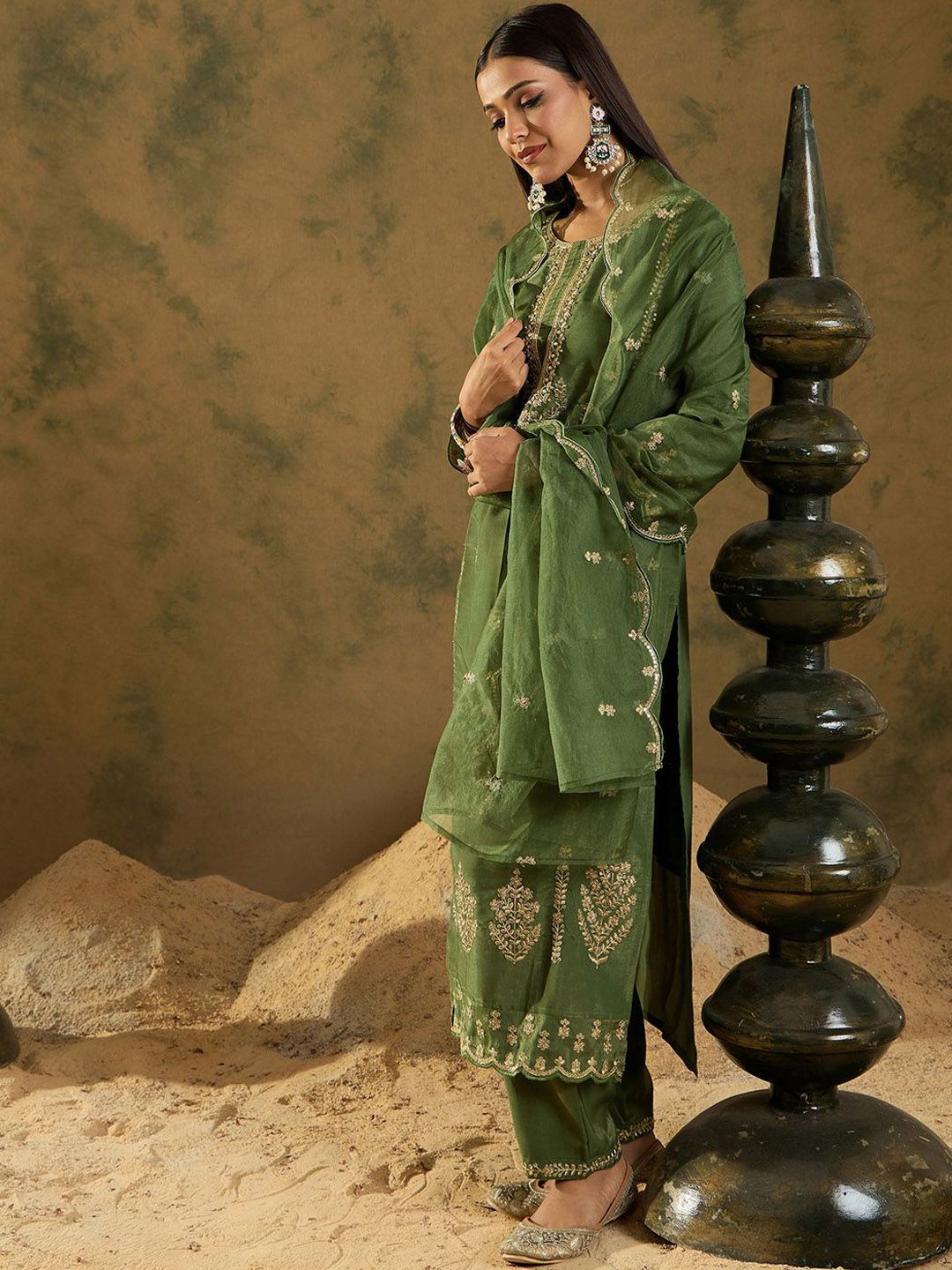 Dhiyona IE Ethnic Motifs Embroidered Gotta Patti Straight Kurta With Trousers & Dupatta