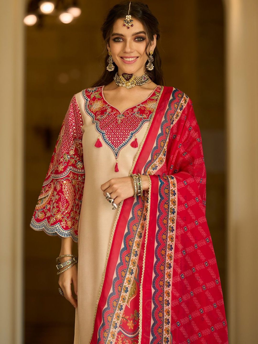 Dhiyona IE Ethnic Motifs Printed V-Neck Thread Work Kurta With Trousers & With Dupatta