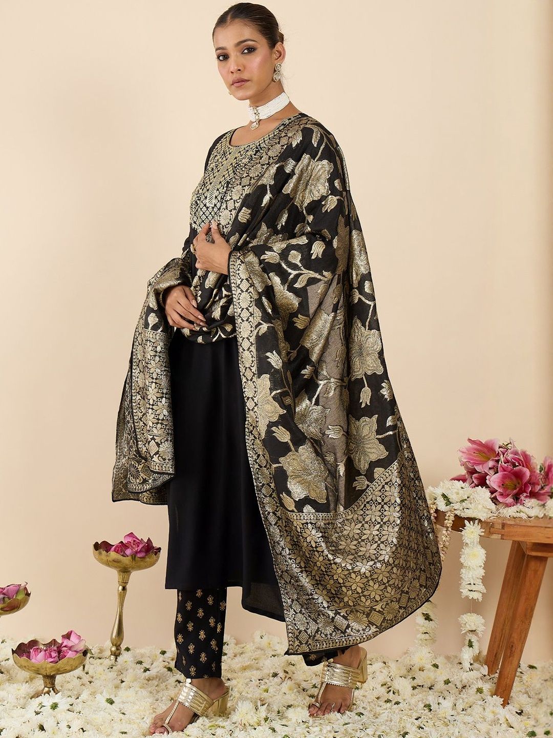 Women Ethnic Motifs Embroidered Regular Kurta with Trousers & With Dupatta