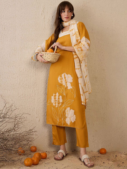 Dhiyona IE Women Floral Embroidered Regular Beads and Stones Kurta with Trousers & With Dupatta