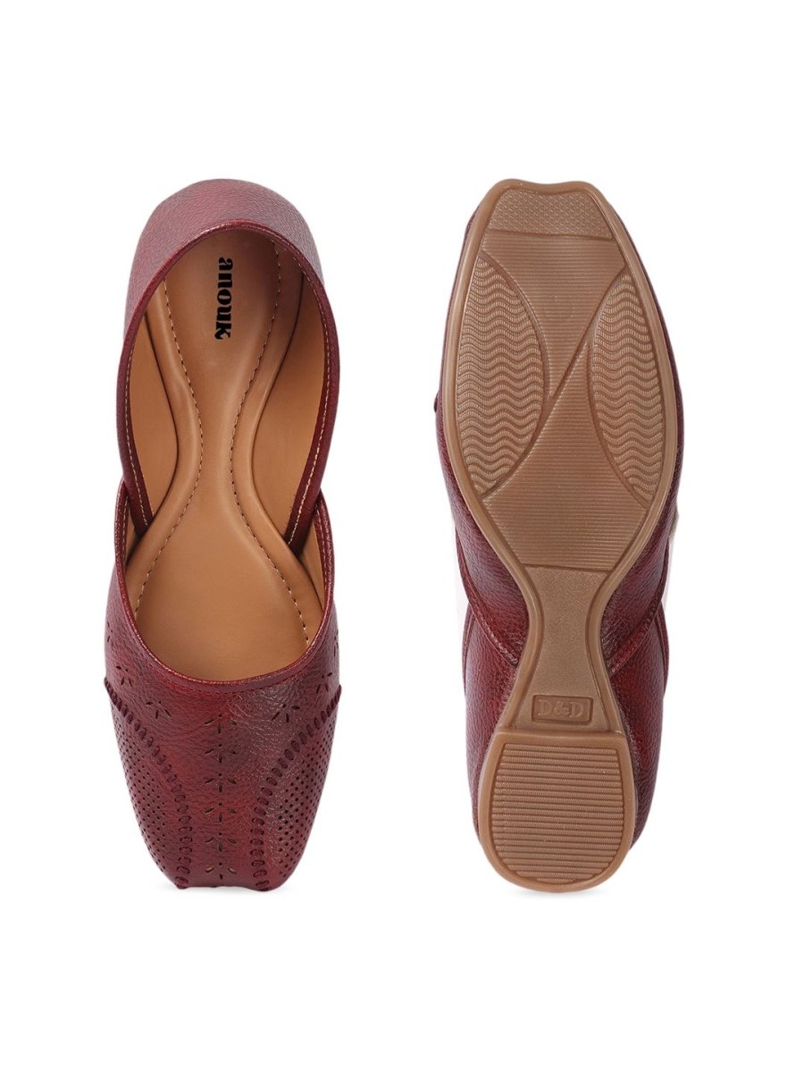 Dhiyona AK Women Synthetic Leather Mojaris