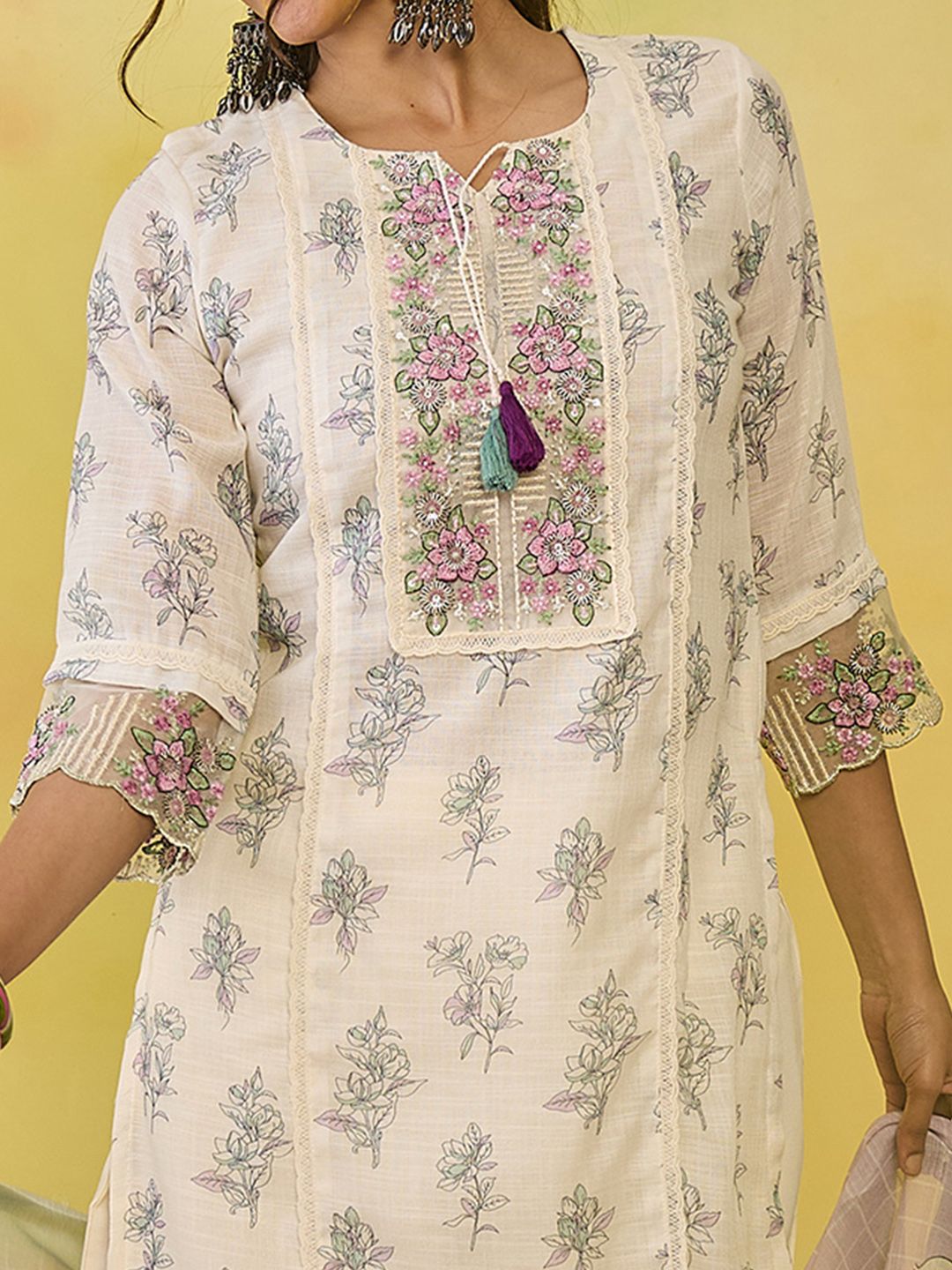 Women Floral Printed Regular Thread Work Pure Cotton Kurta with Trousers & With Dupatta