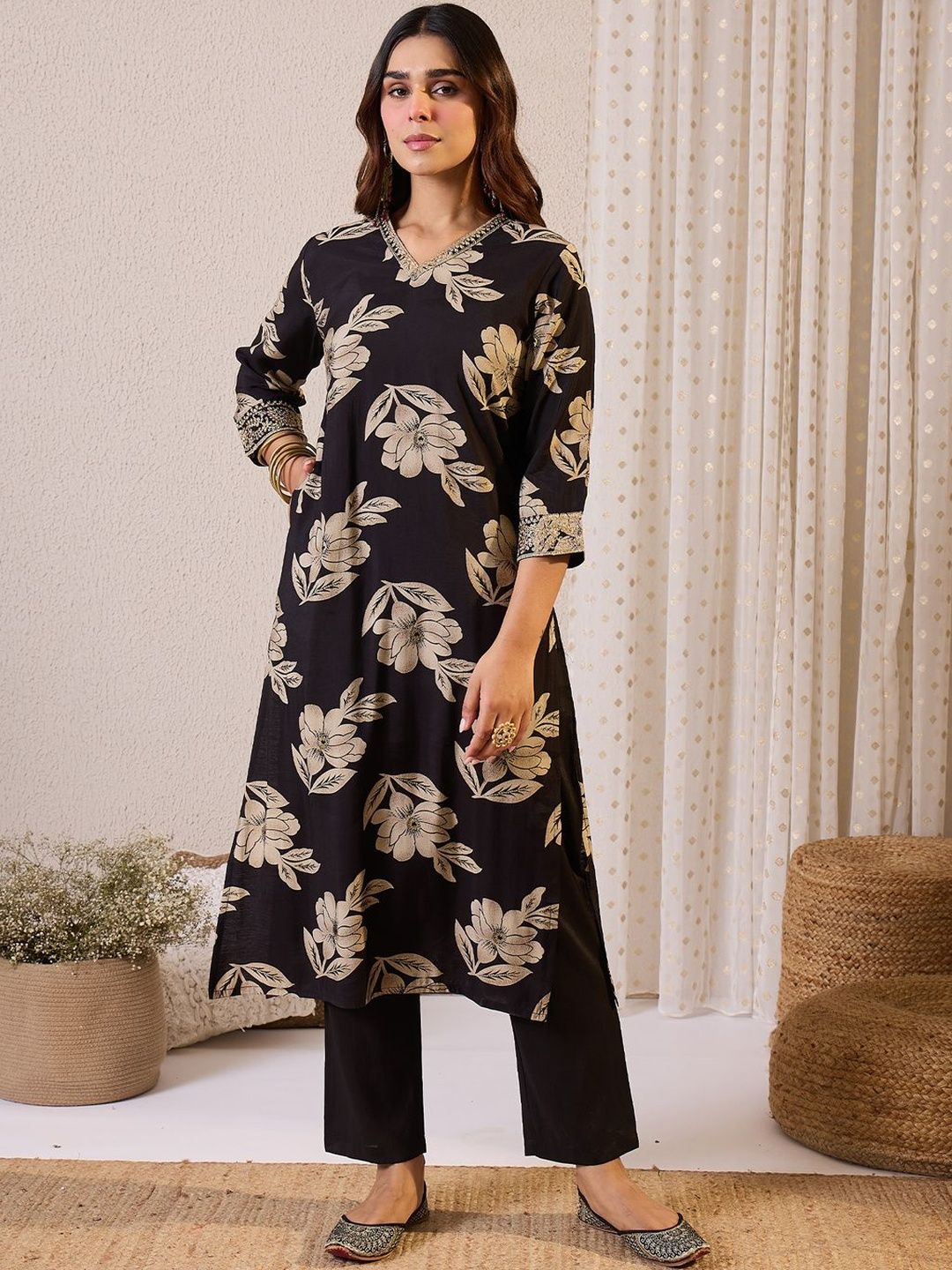Women Floral Printed Regular Kurta With Trousers & Dupatta